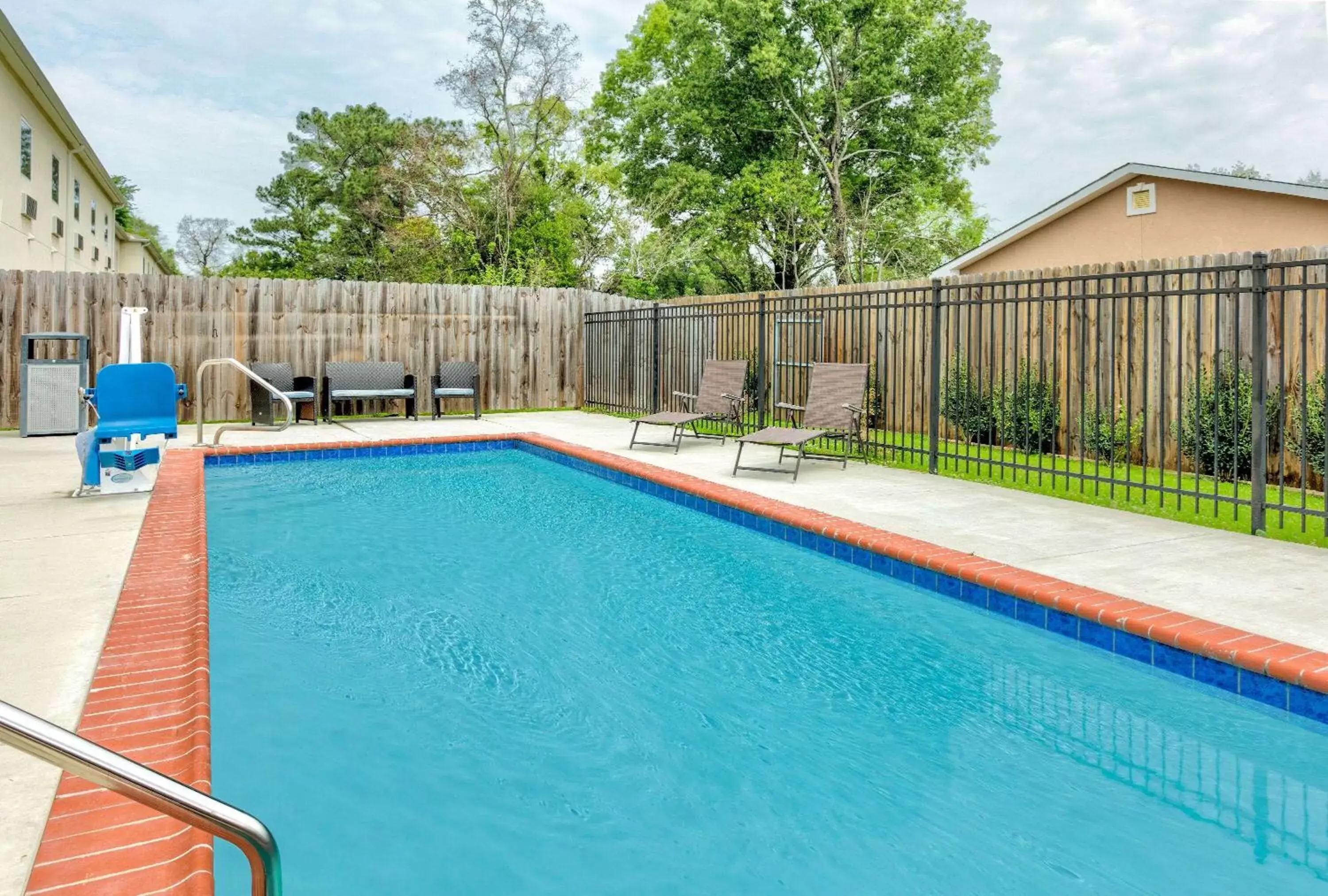 Pool view, Swimming Pool in Days Inn by Wyndham Zachary LA