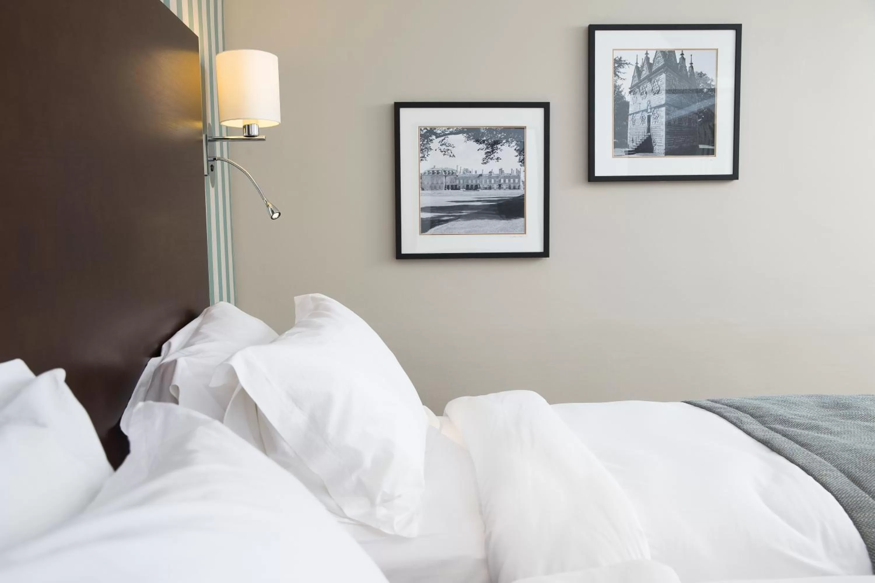 Shower, Bed in Kettering Park Hotel and Spa