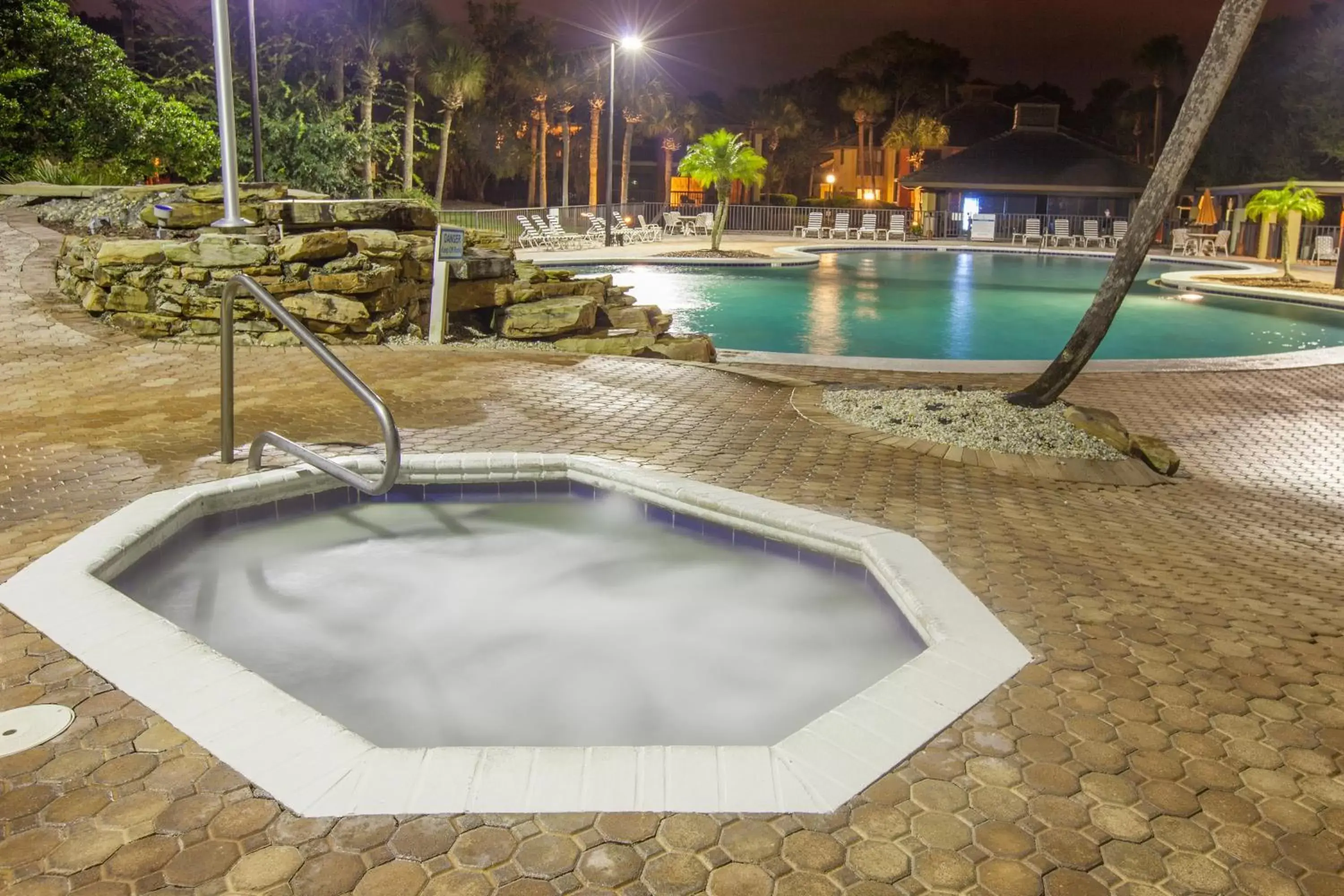 Hot Tub, Swimming Pool in Legacy Vacation Resorts - Palm Coast