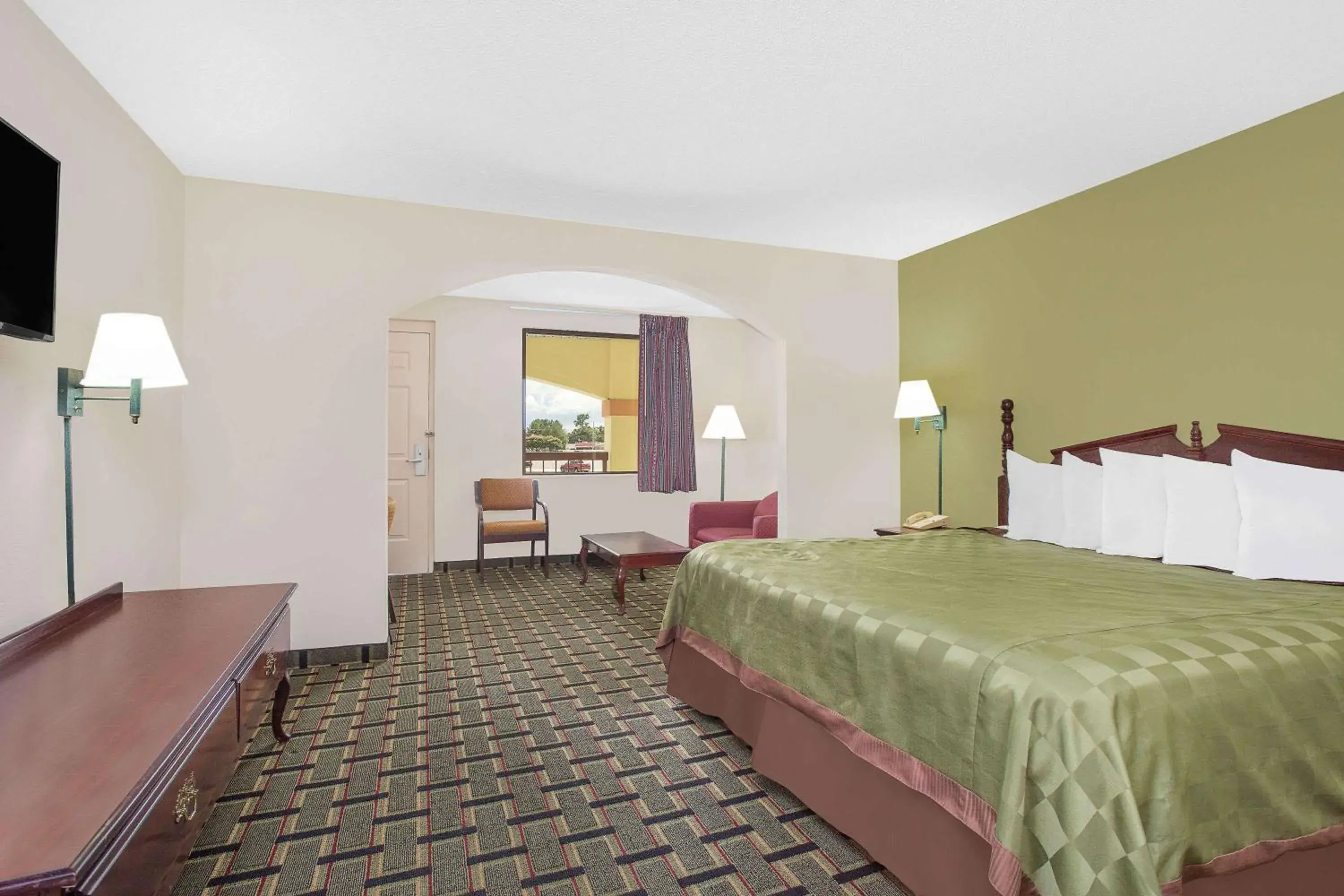 Photo of the whole room, Bed in Days Inn by Wyndham Eufaula AL