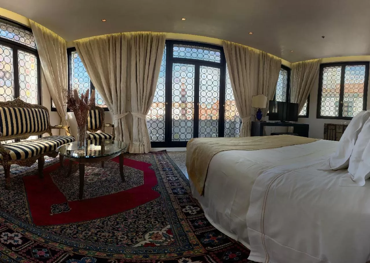 Photo of the whole room, Bed in Ca' Nigra Lagoon Resort