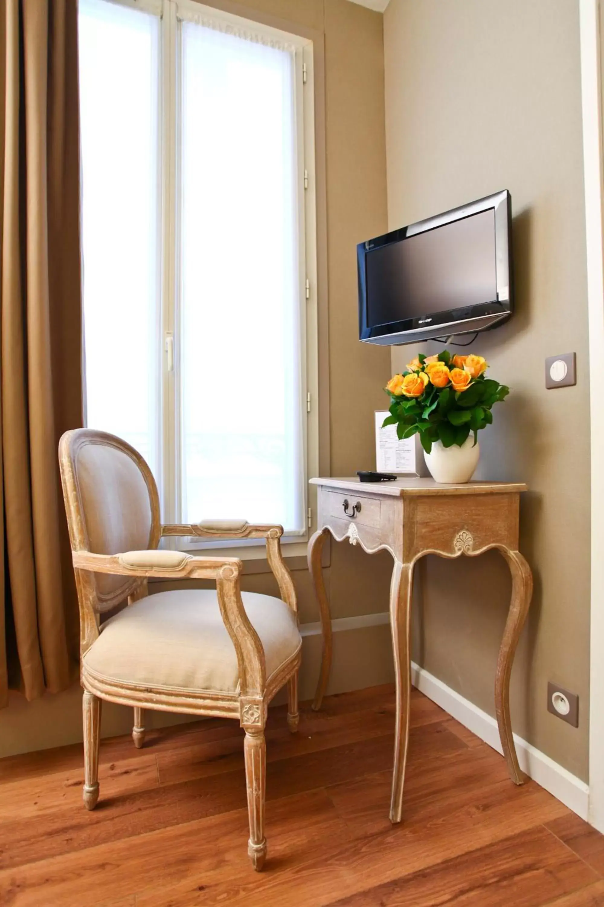 Bedroom, Seating Area in Hôtel Du Printemps