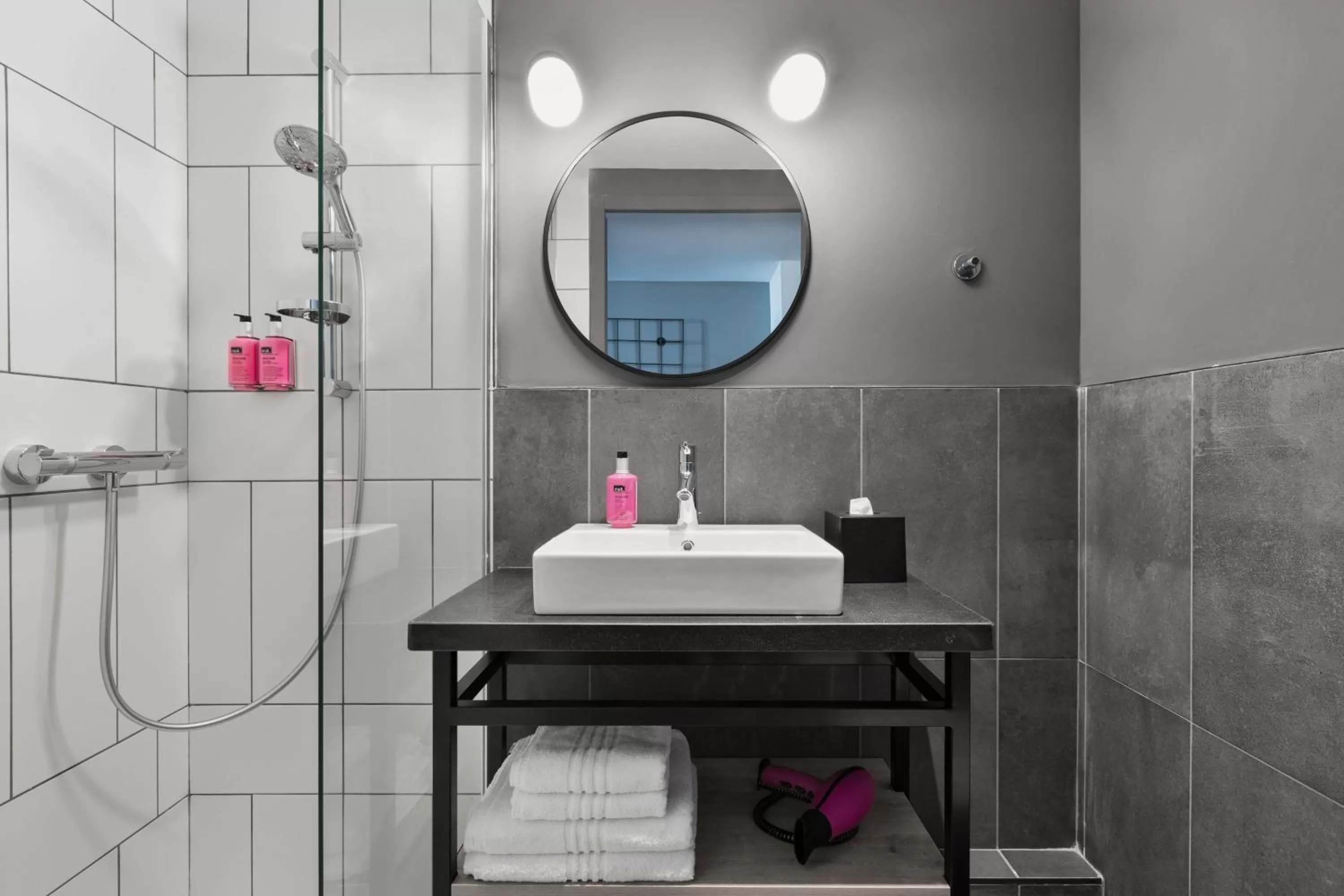 Bathroom in Moxy La Ciotat