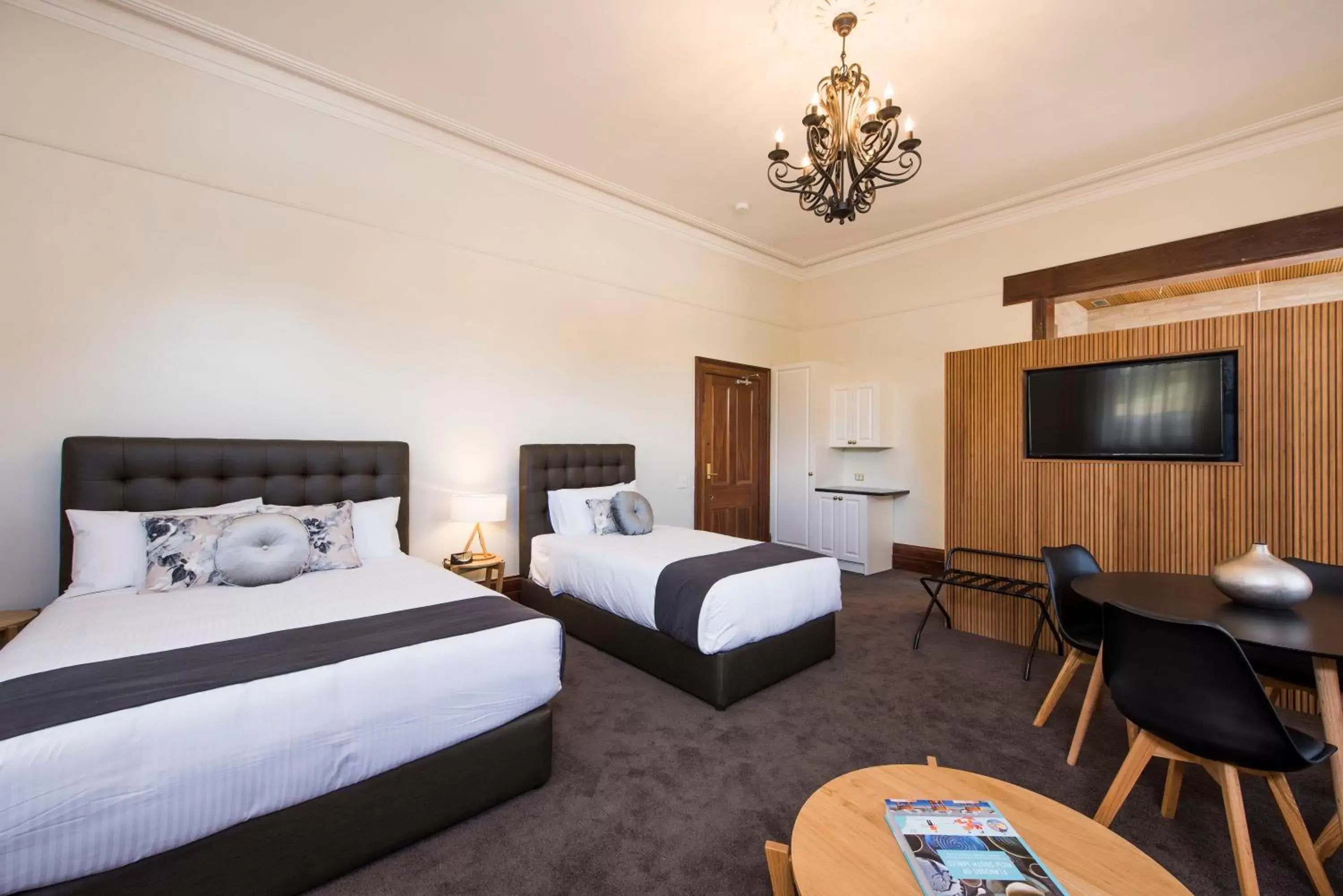 Photo of the whole room, Bed in The Parkview Hotel Mudgee