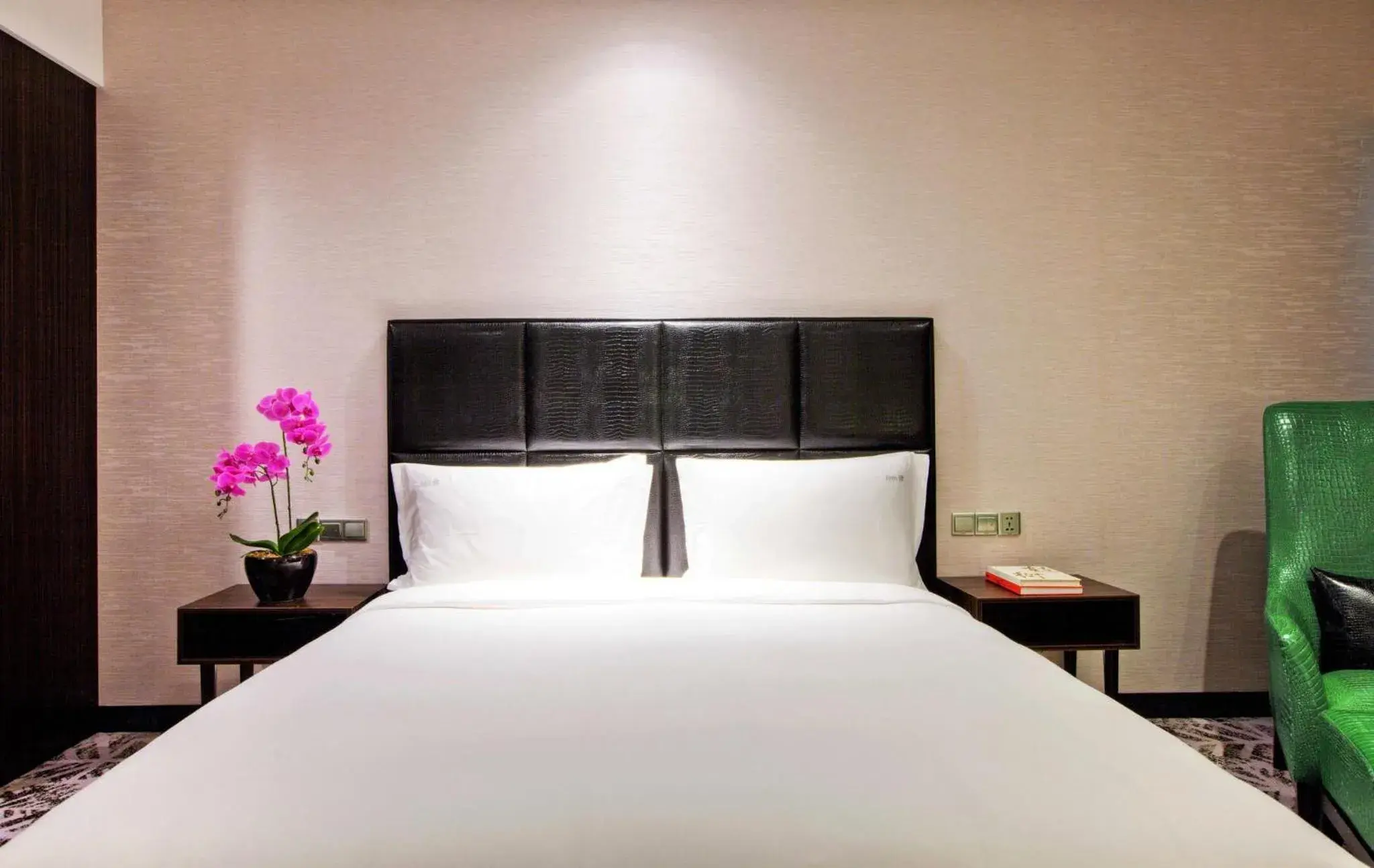 Photo of the whole room, Bed in Crowne Plaza Shanghai Jinshan by IHG Photo of the whole room, Bed in Crowne Plaza Shanghai Jinshan by IHG