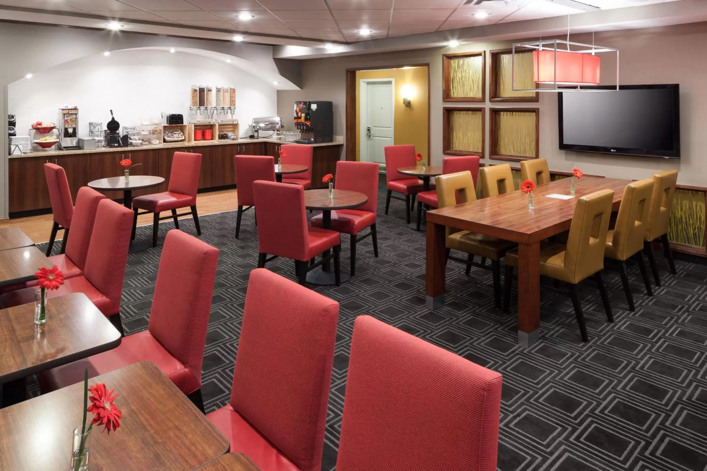 Restaurant/places to eat in TownePlace Suites by Marriott Little Rock West