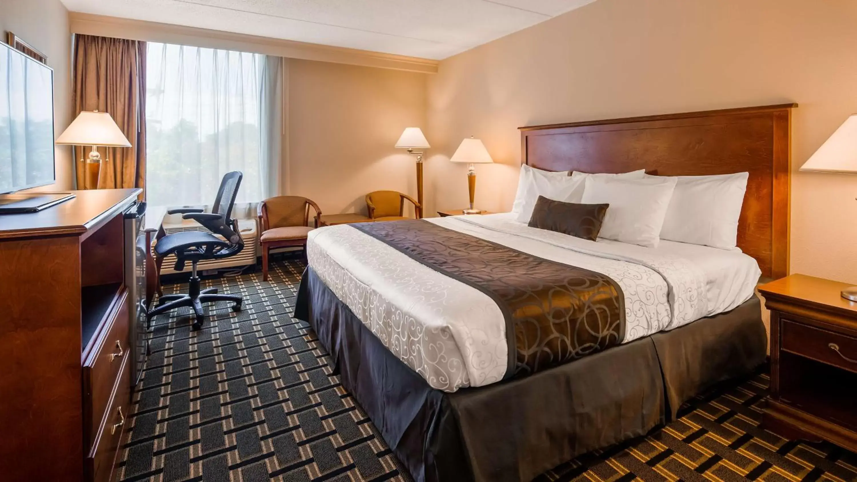 Photo of the whole room, Bed in Best Western Charlotte Airport Lower South End Hotel