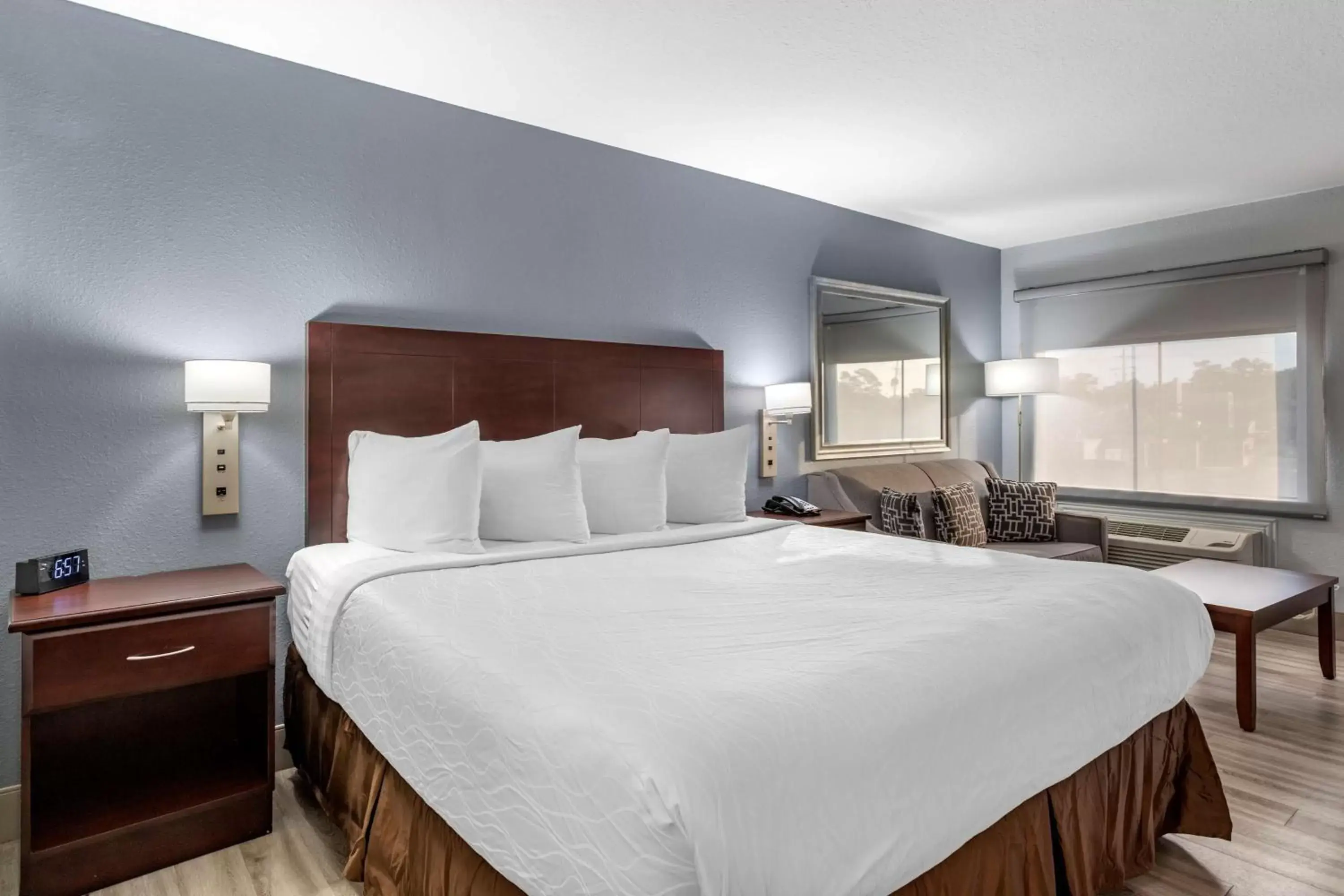 Photo of the whole room, Bed in Best Western Plus Orange County Photo of the whole room, Bed in Best Western Plus Orange County