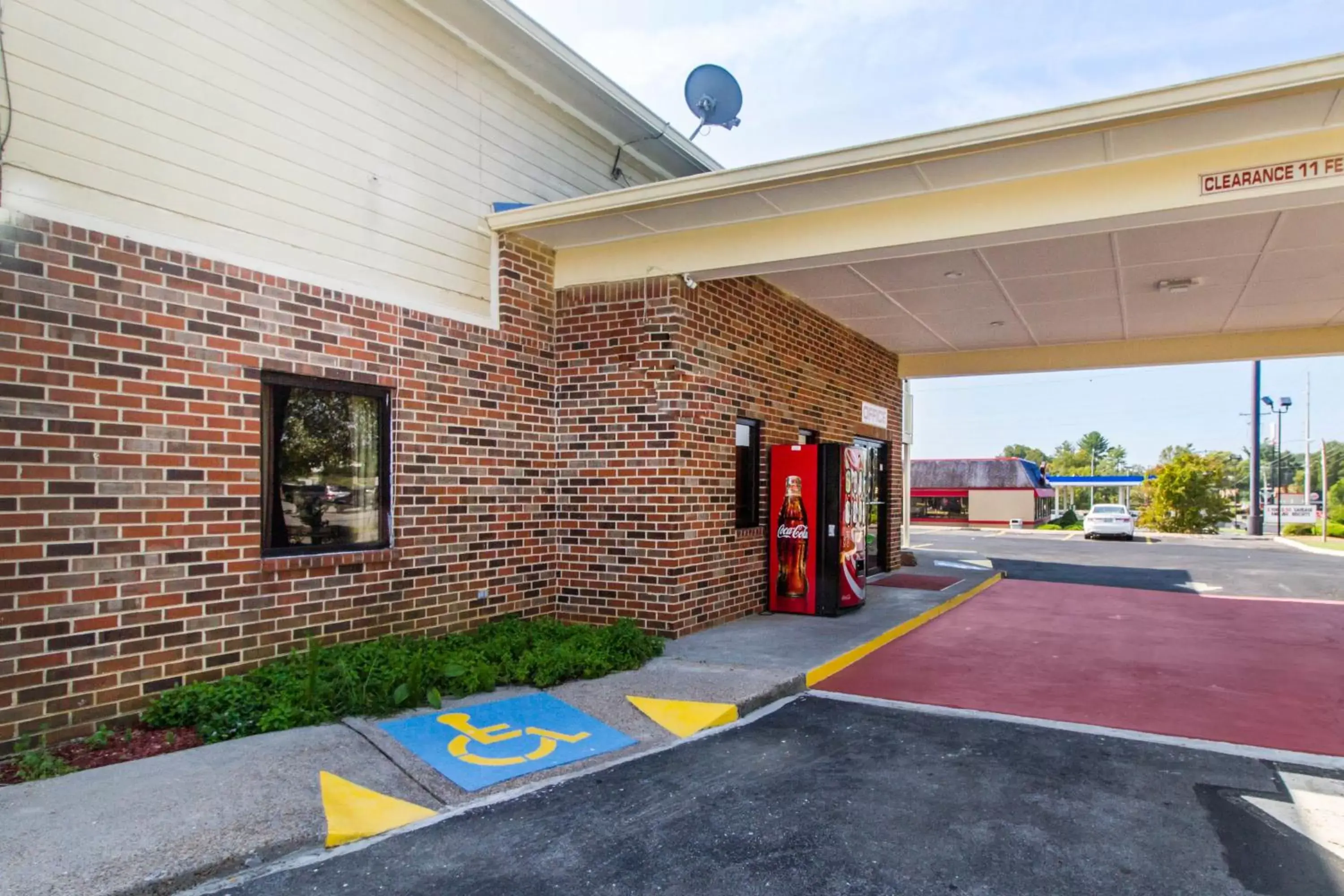 Property building in Econo Lodge - Athens