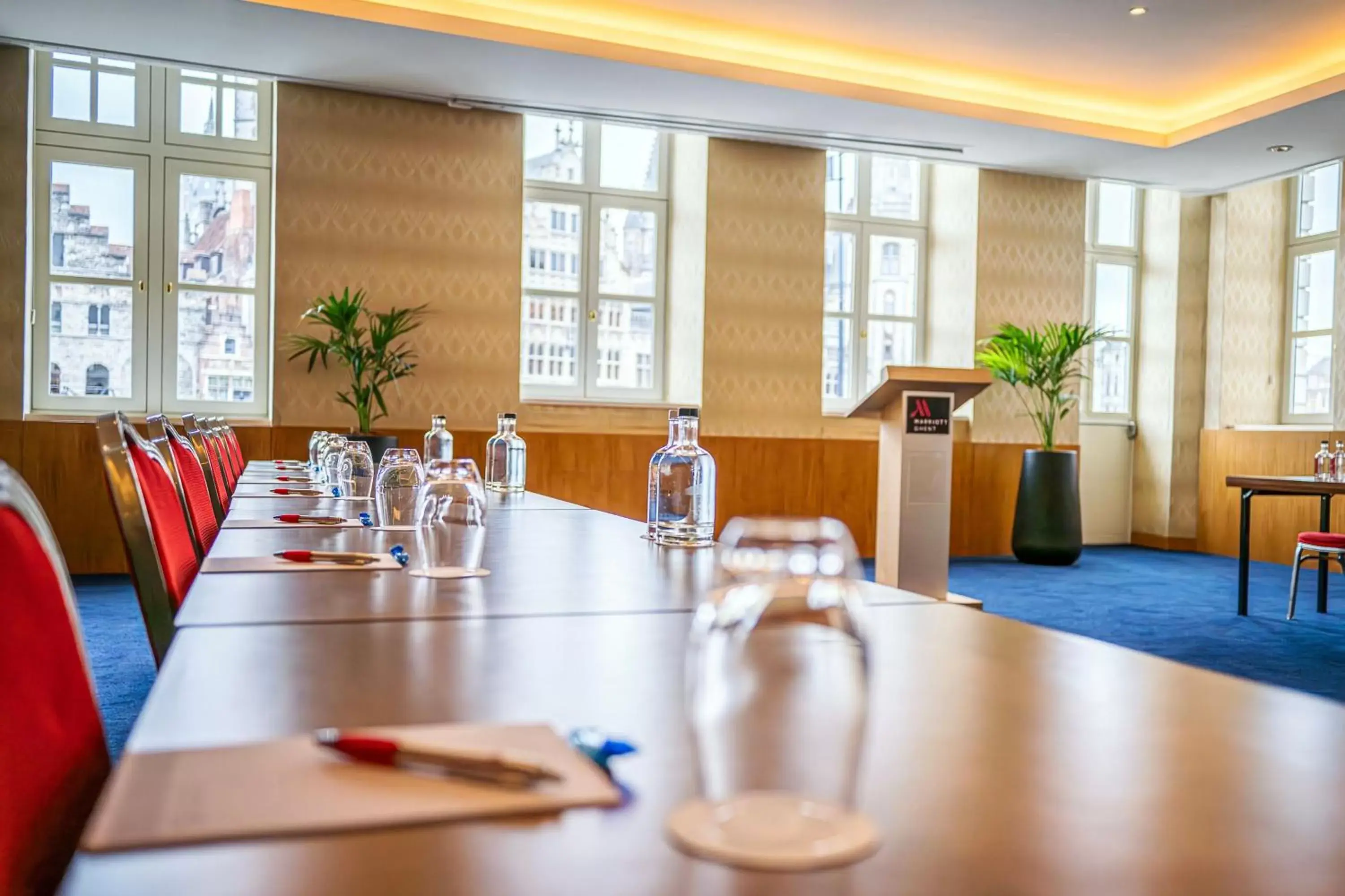 Meeting/conference room, Restaurant/Places to Eat in Ghent Marriott Hotel