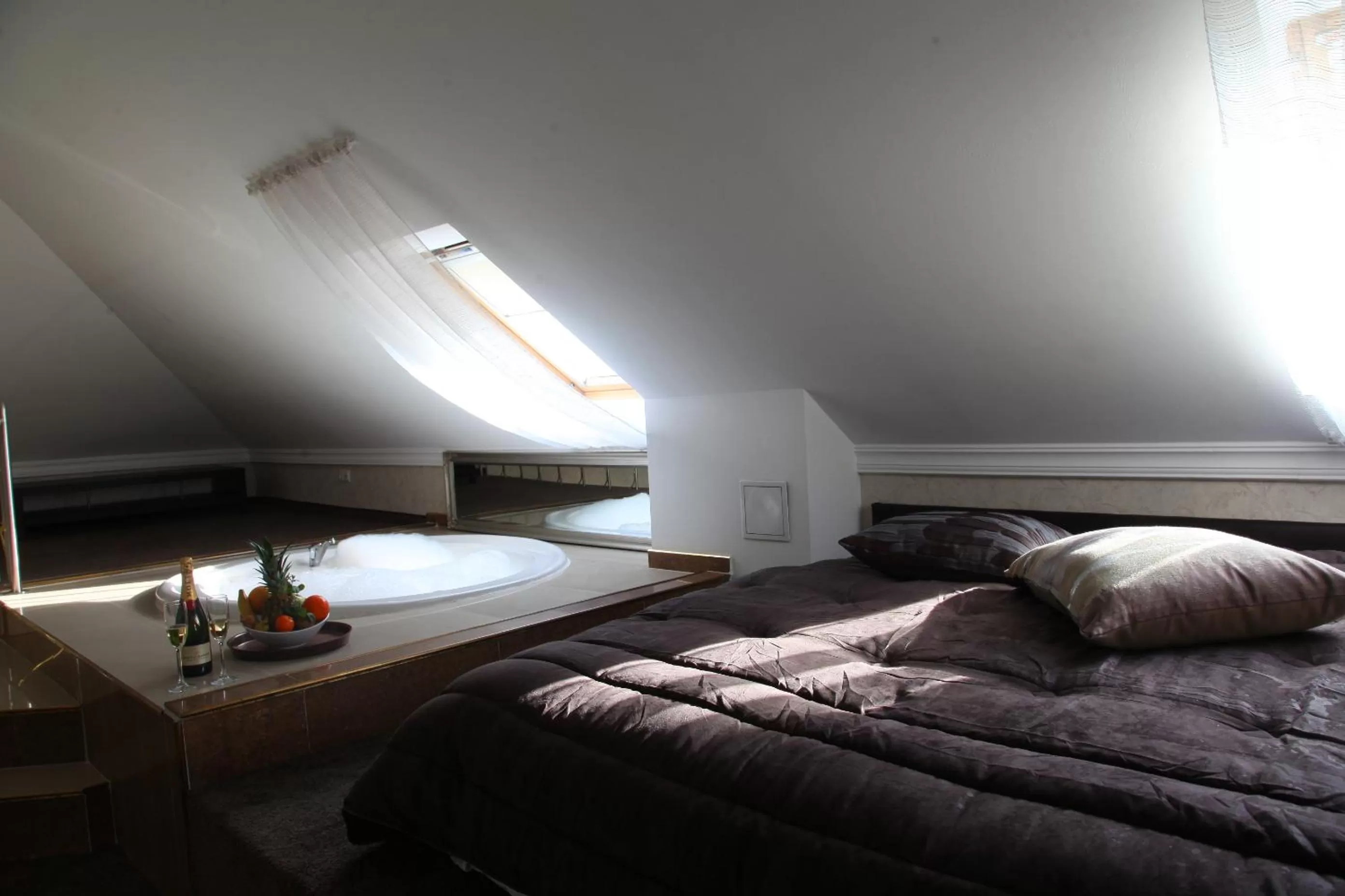 Hot Tub, Bed in Strimon Garden Medical SPA Hotel