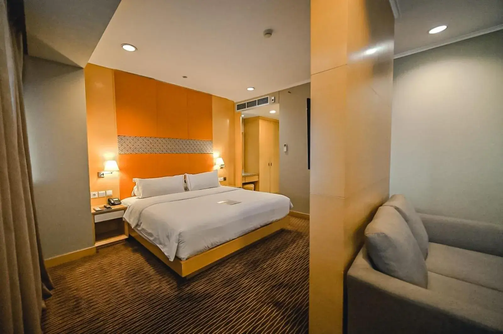 Bed in All Sedayu Hotel Kelapa Gading