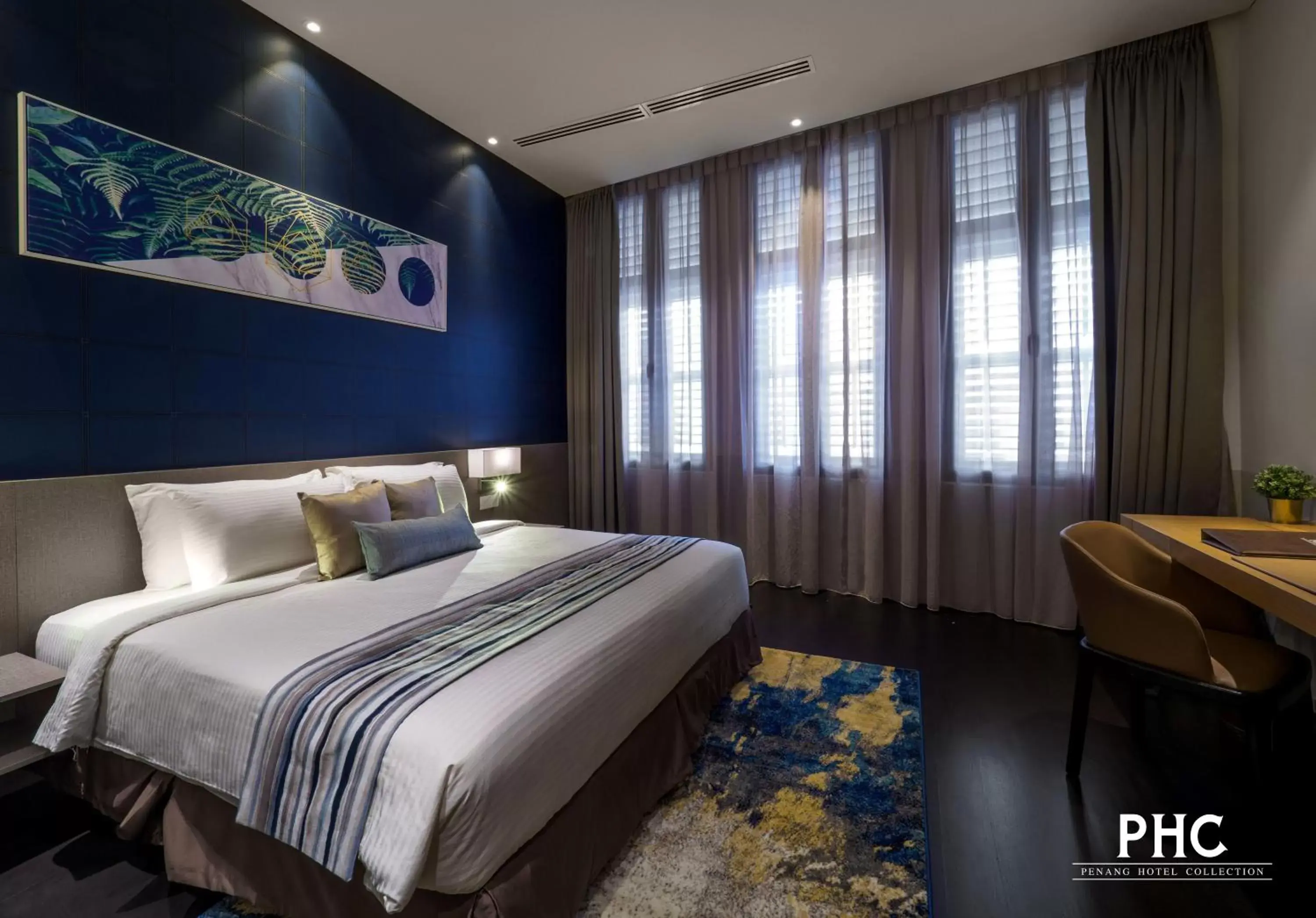 Bedroom, Bed in Ropewalk Piazza Hotel by PHC