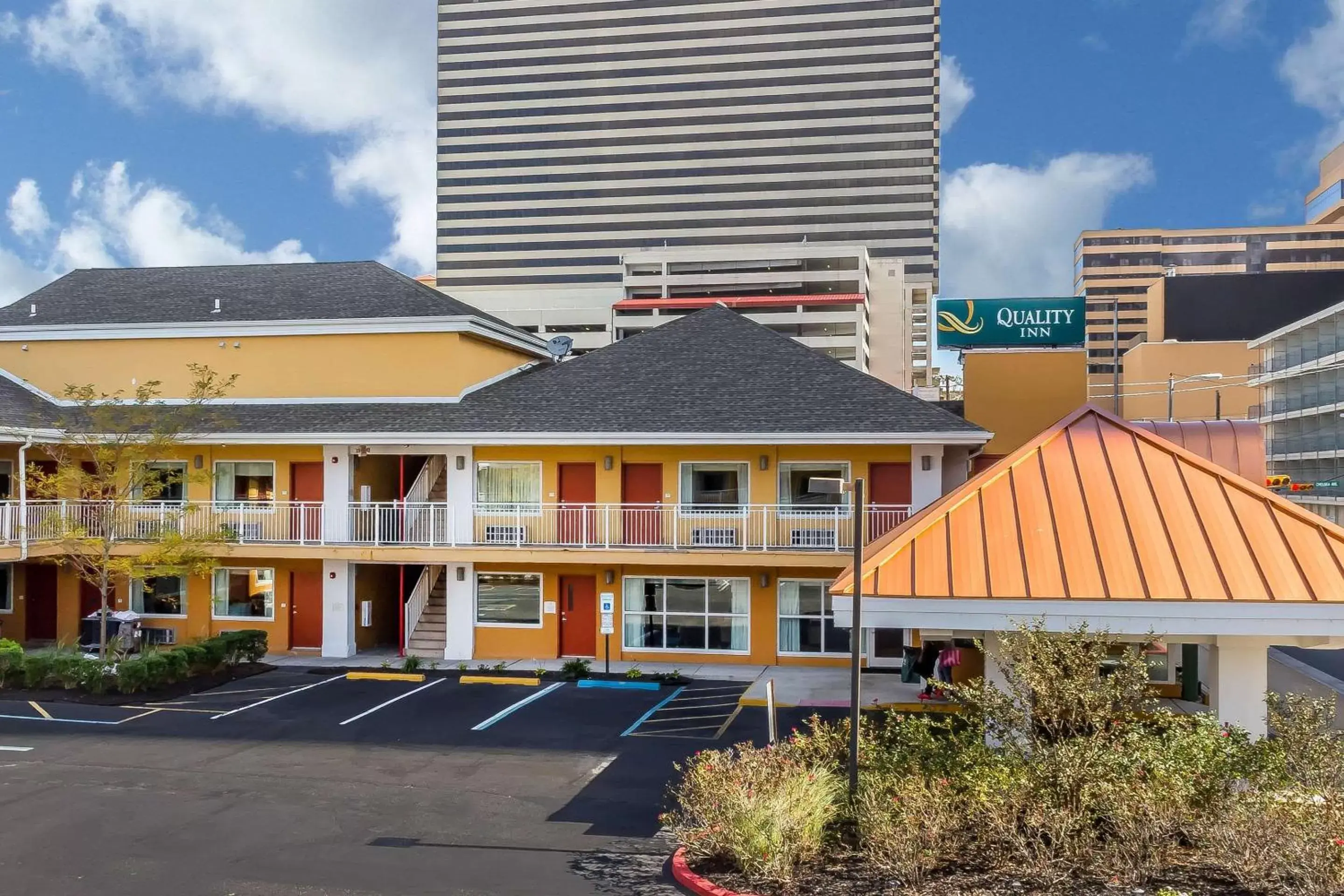 Property Building in Quality Inn Flamingo