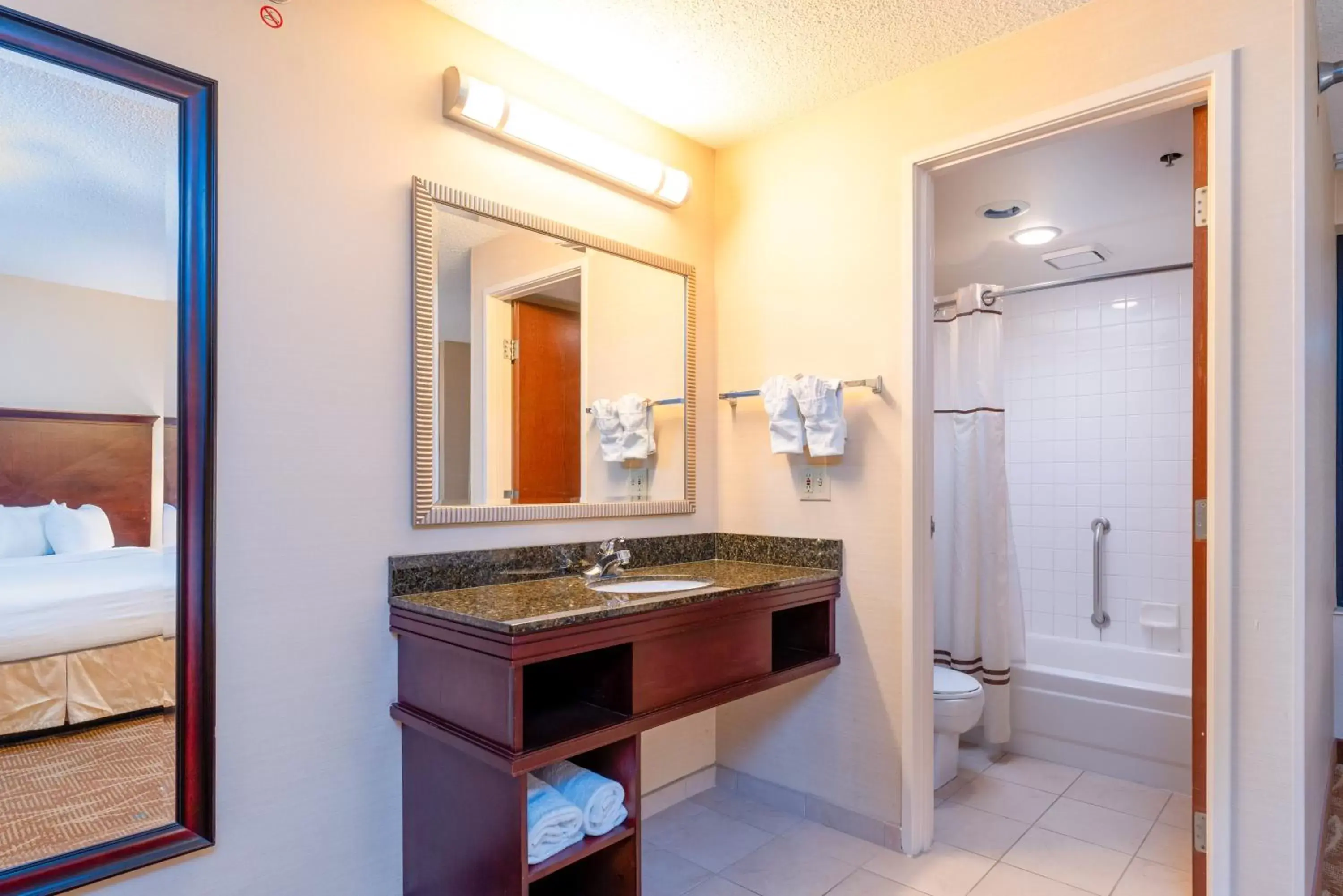 Bathroom in Kahler Inn and Suites