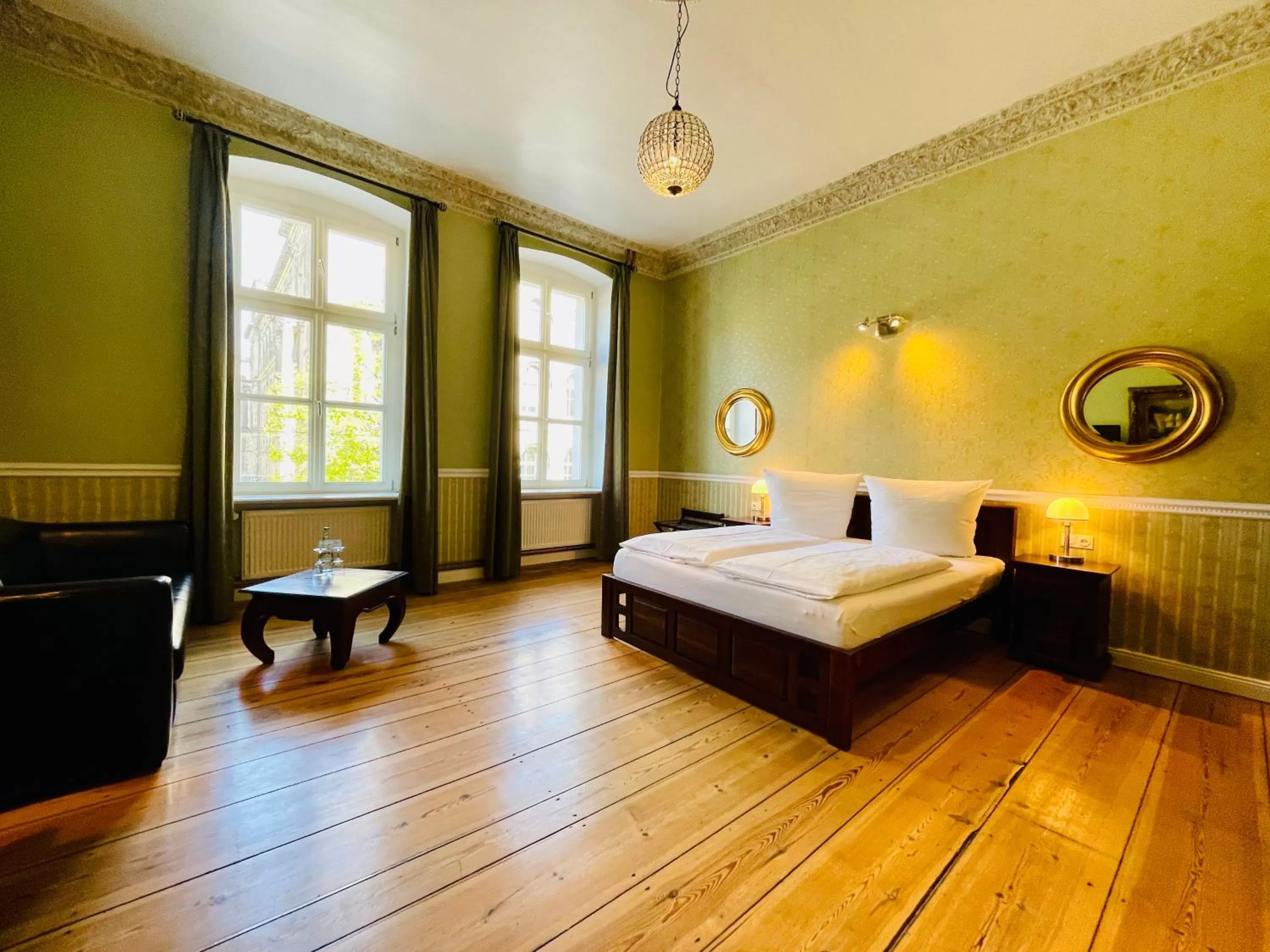 Photo of the whole room, Bed in Garden Living - Boutique Hotel