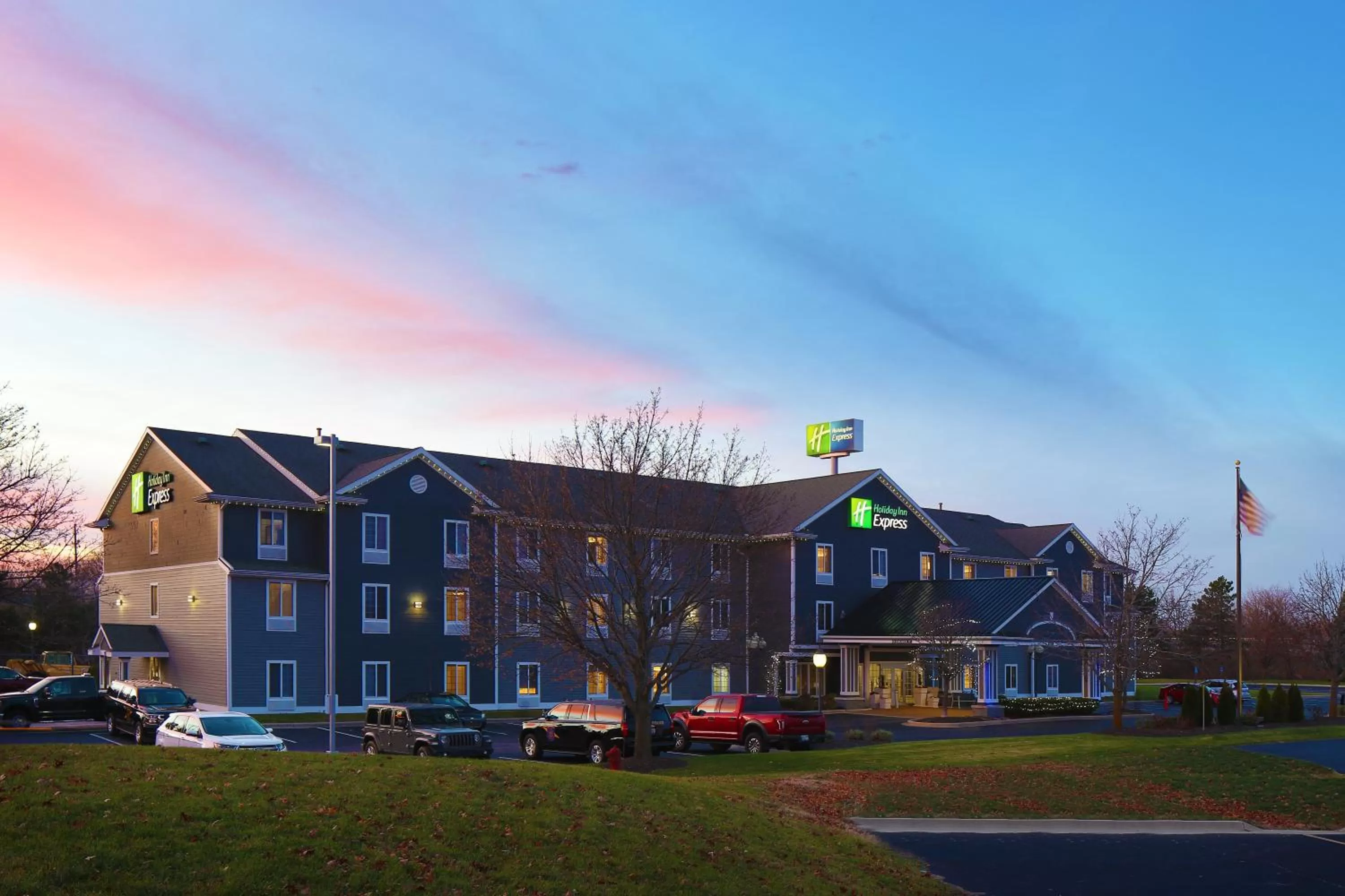 Property building in Holiday Inn Express Grand Rapids Southwest by IHG