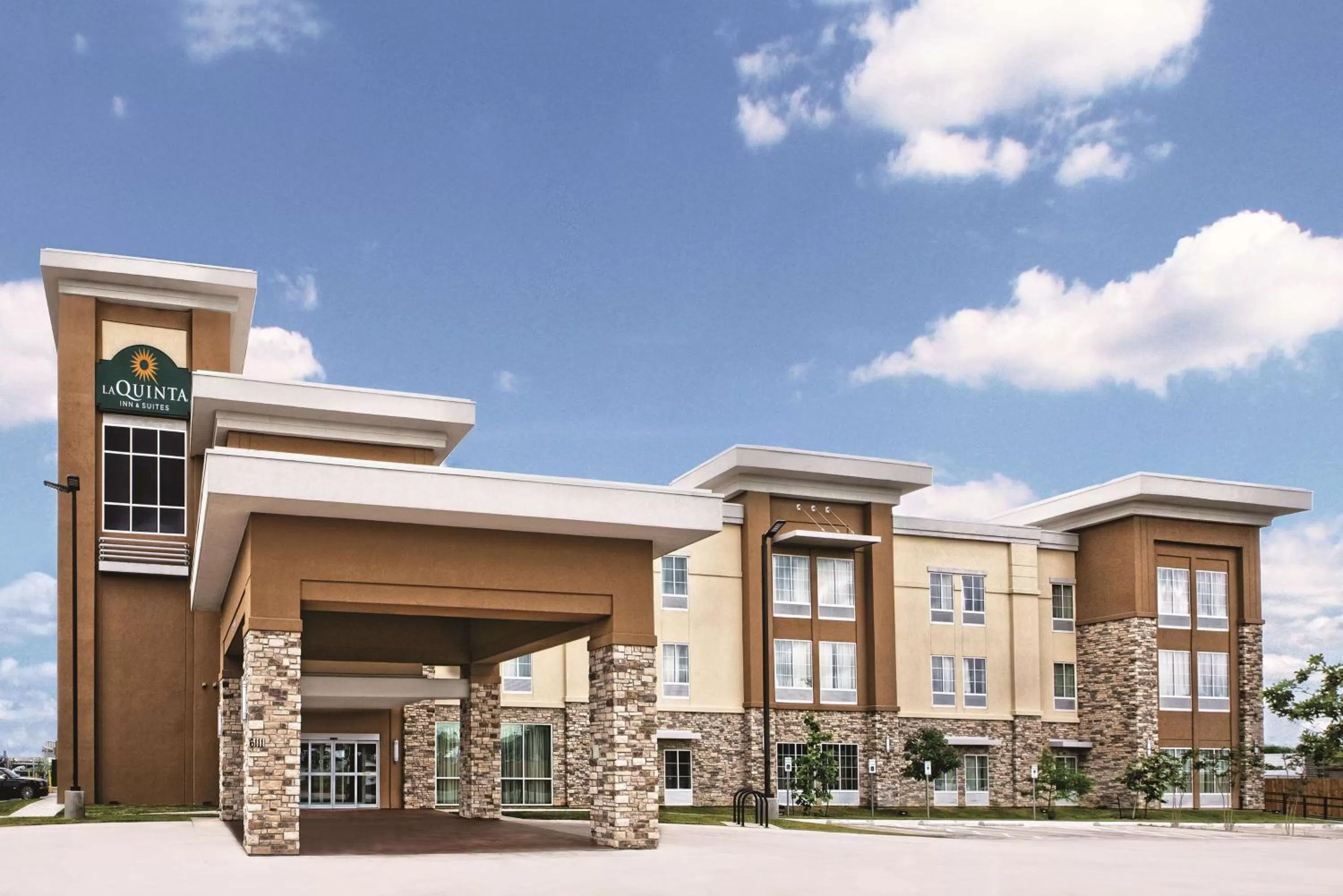 Property building in La Quinta by Wyndham San Antonio by Frost Bank Center