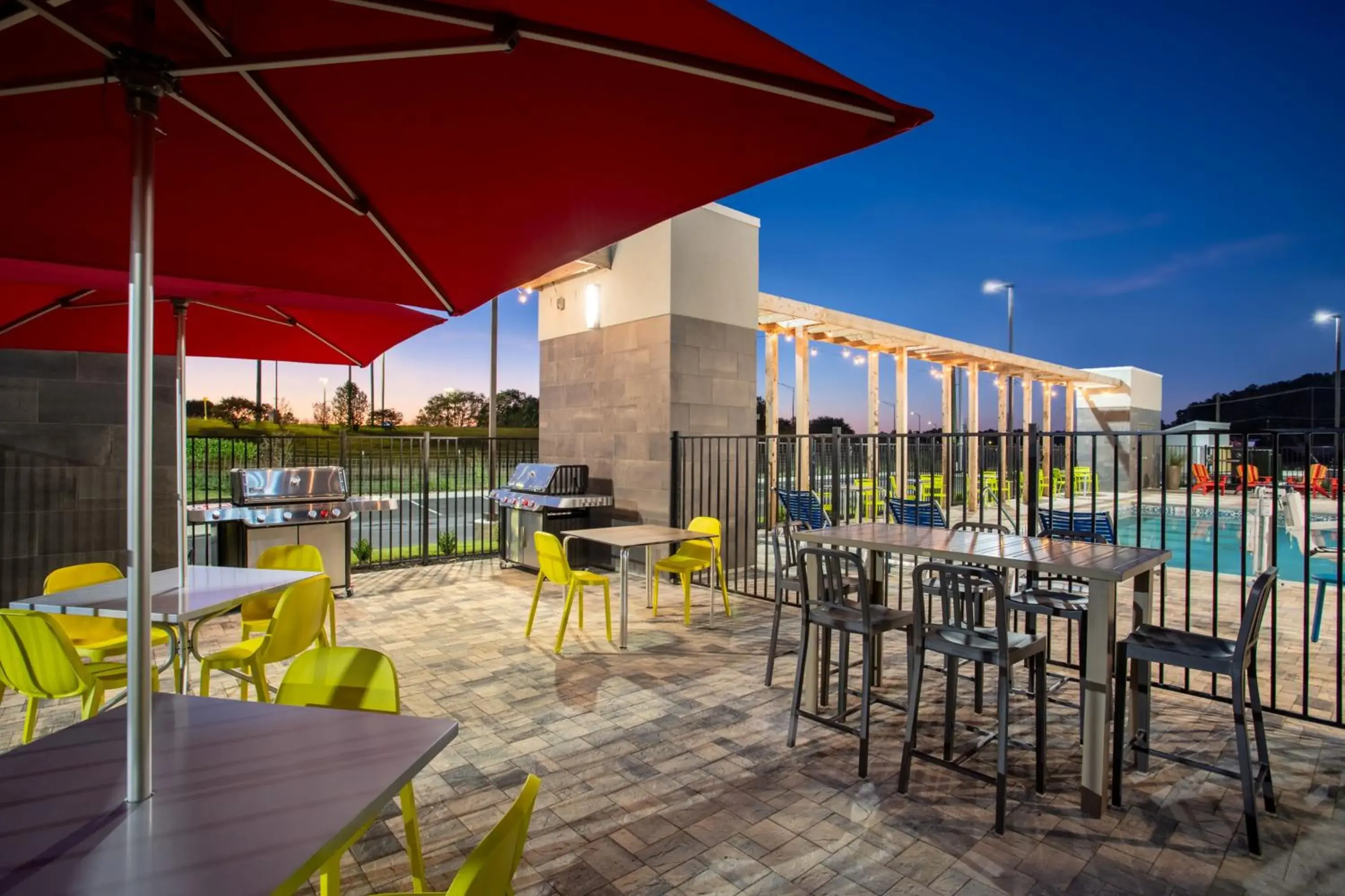 BBQ facilities, Restaurant/Places to Eat in Home2 Suites By Hilton Calhoun
