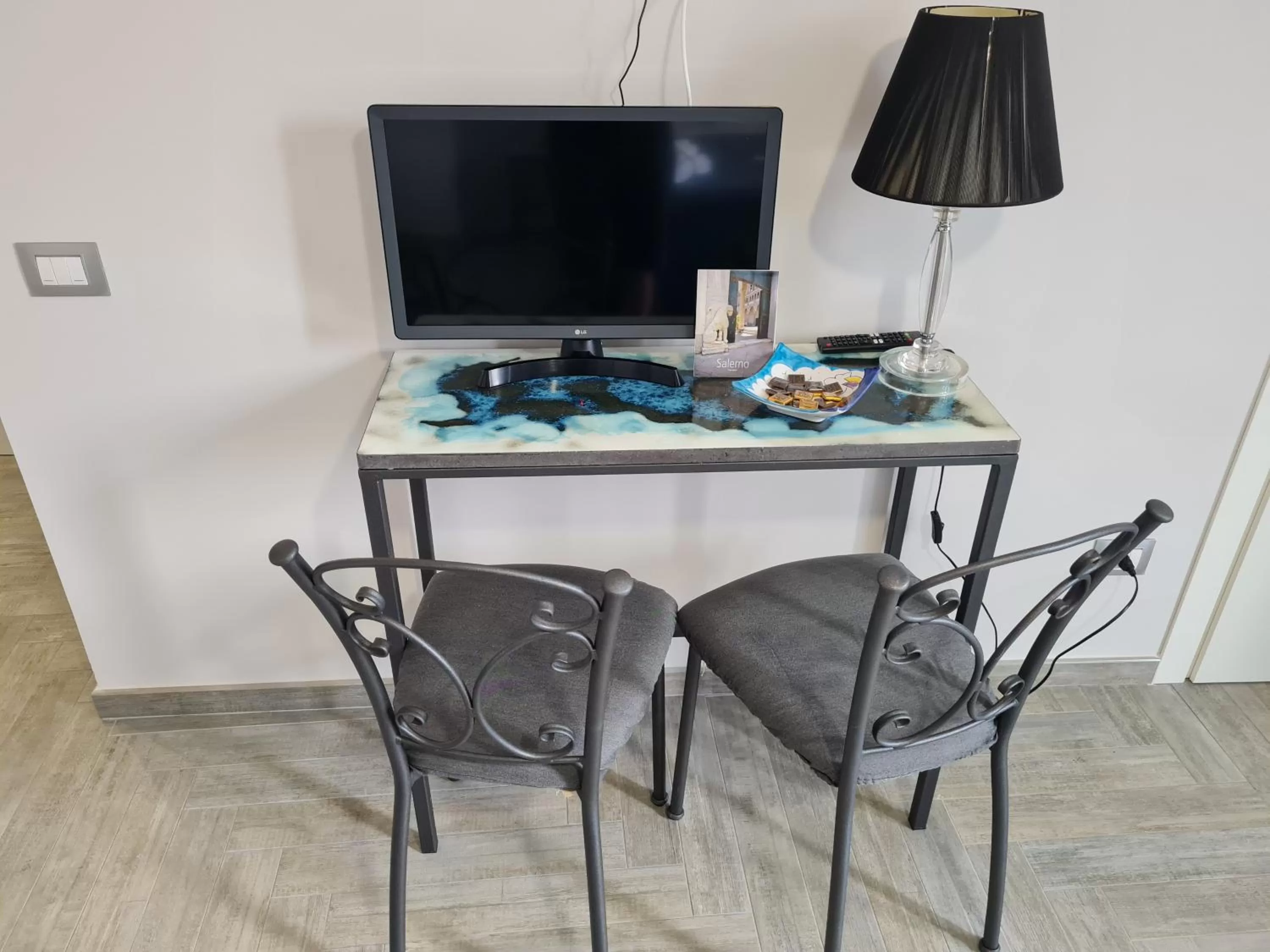 TV/Entertainment Center in Costa del Sole