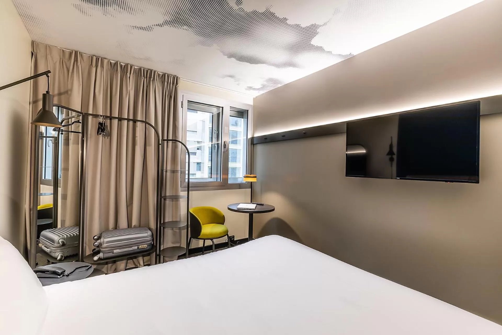 Photo of the whole room, Bed in Hotel ibis Lisboa Saldanha