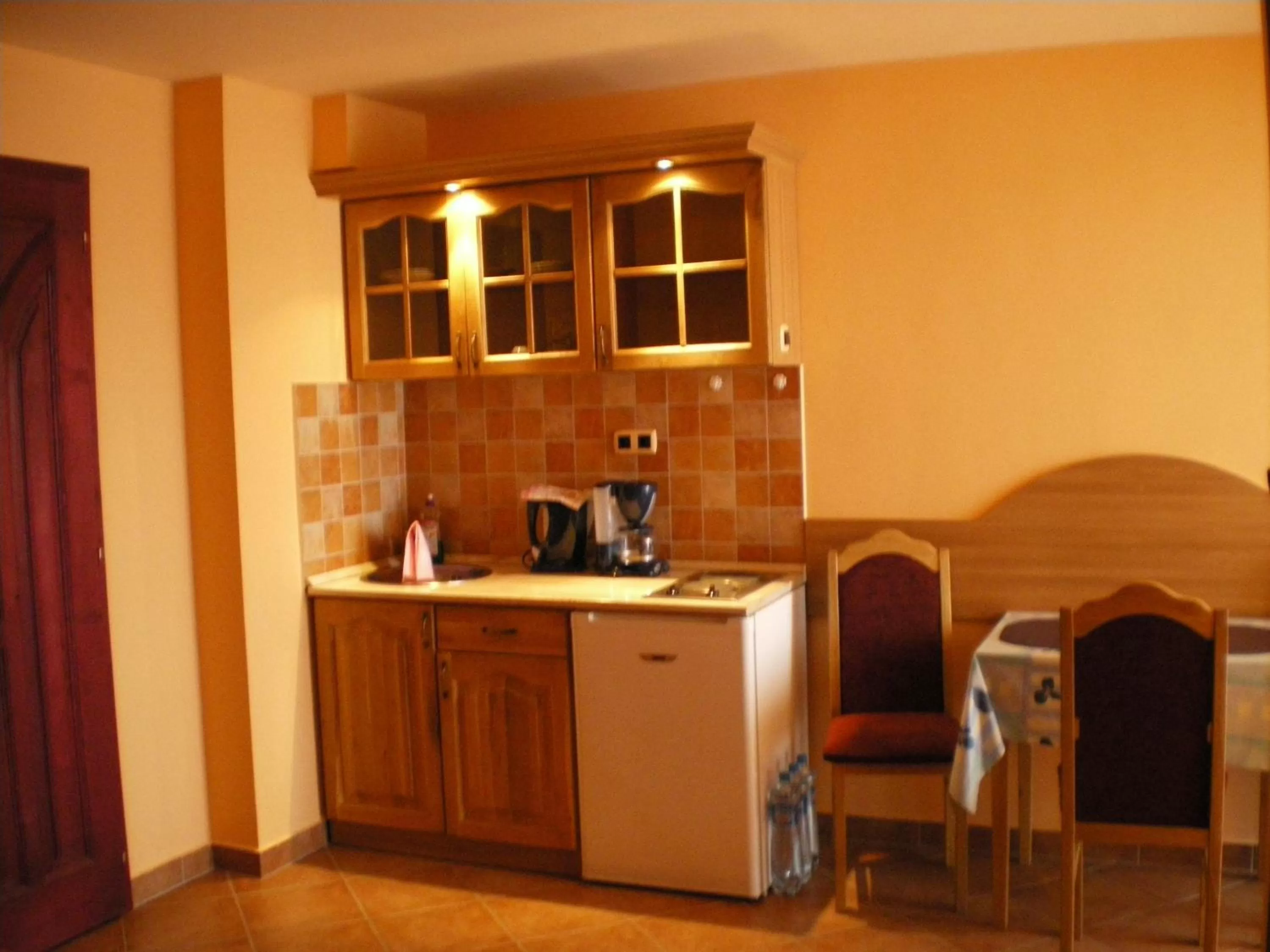Dining area, Kitchen/Kitchenette in Mediterrán Panzió