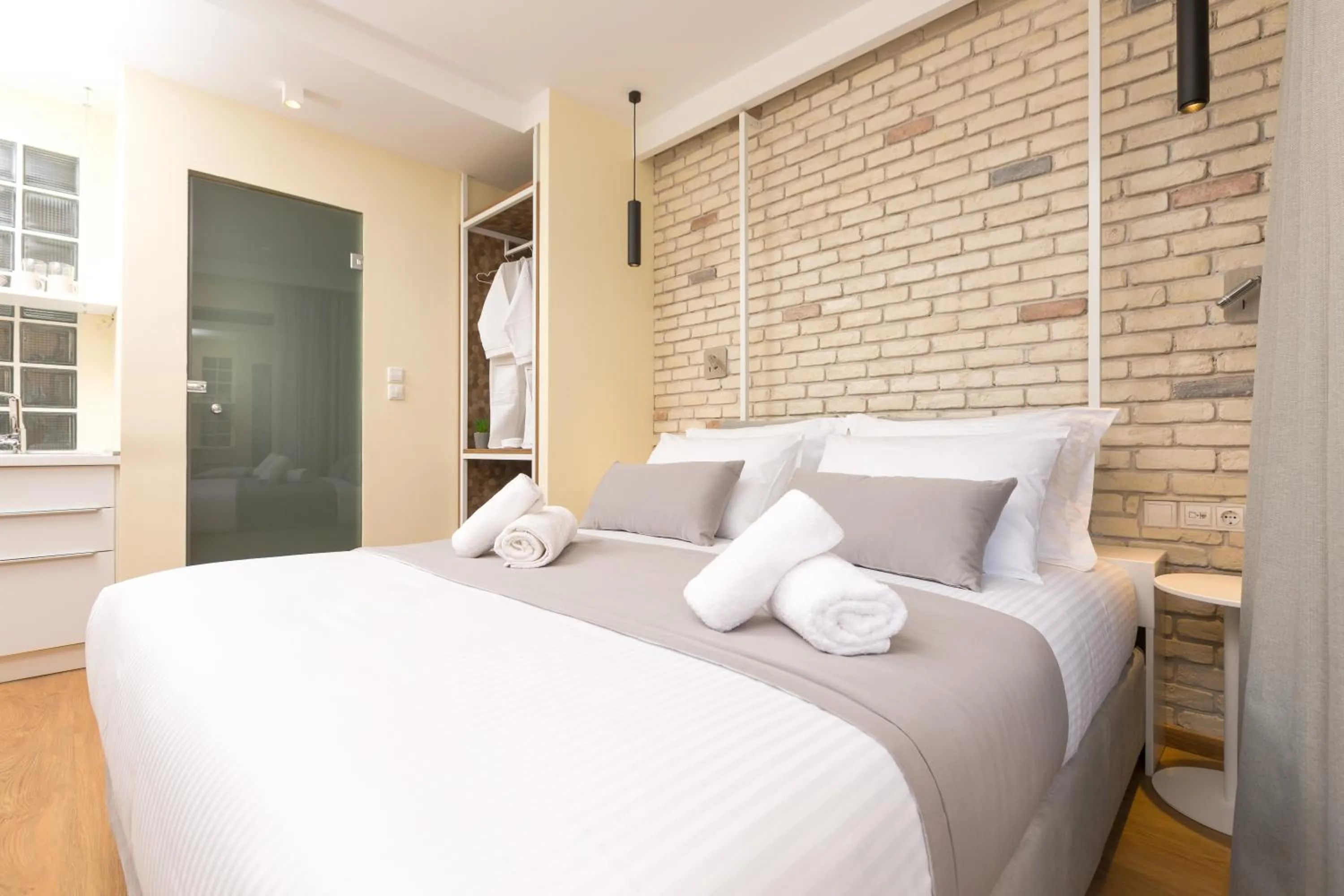 Bed in Hotel @Syngrou Fix