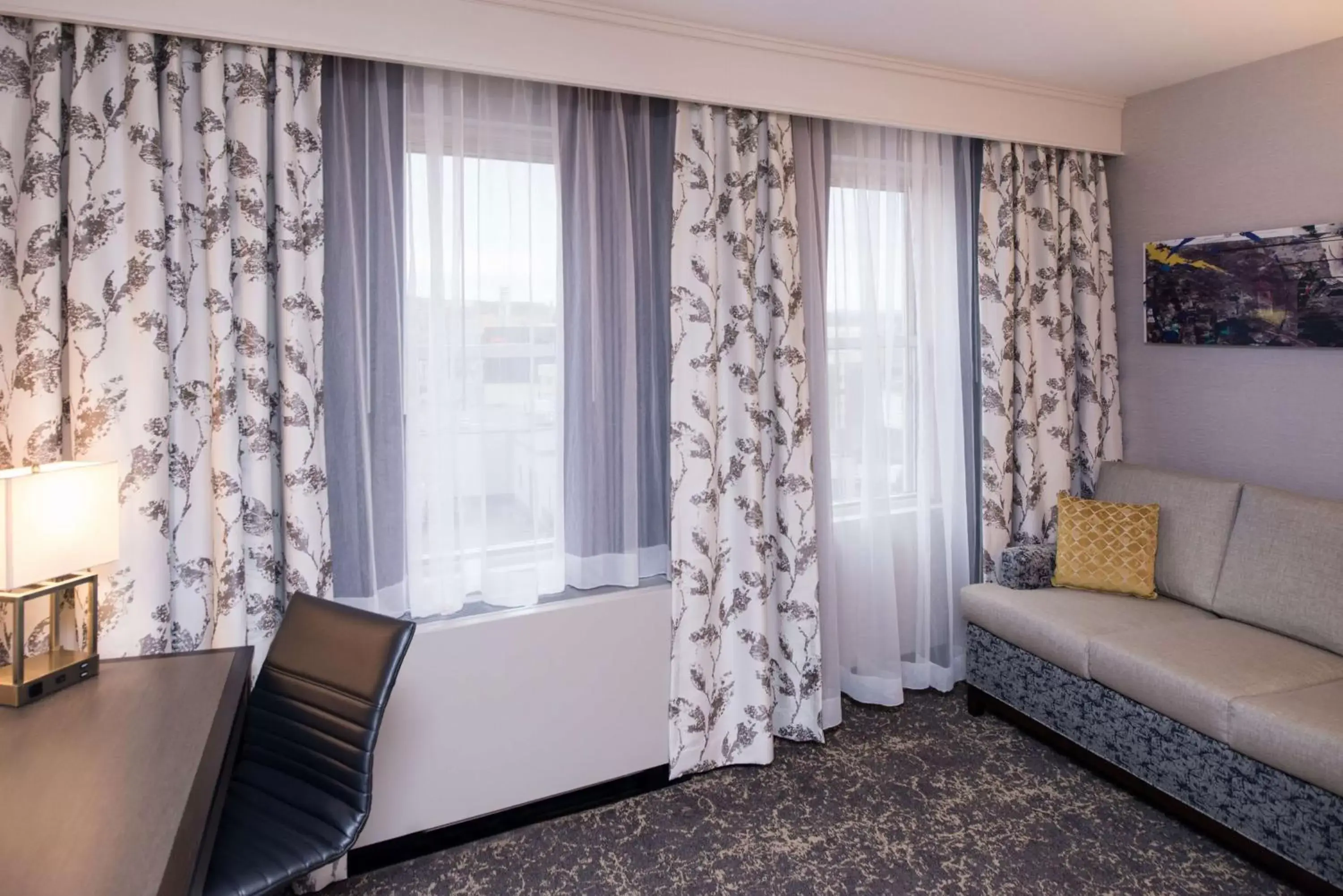 Bedroom, Seating Area in DoubleTree by Hilton Utica