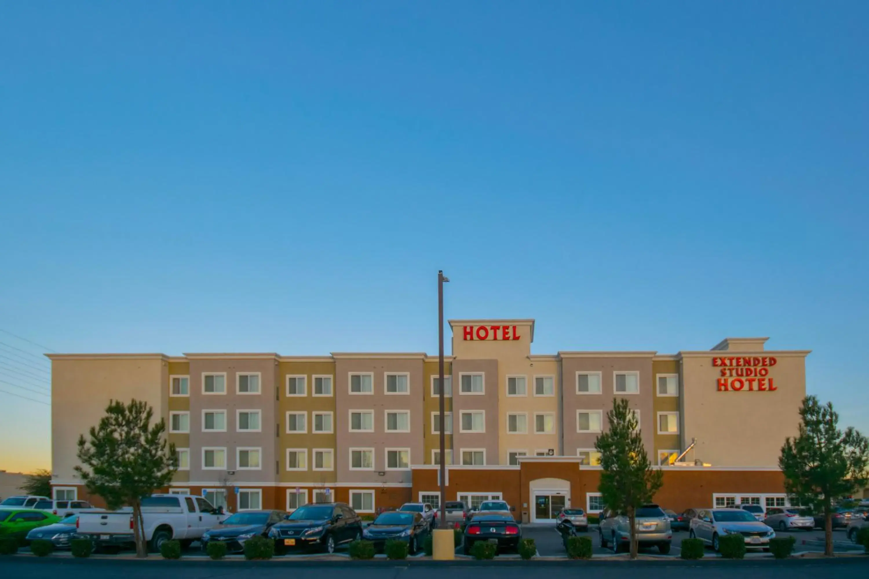 Facade/entrance, Property Building in Hotel Extended Studio Inn