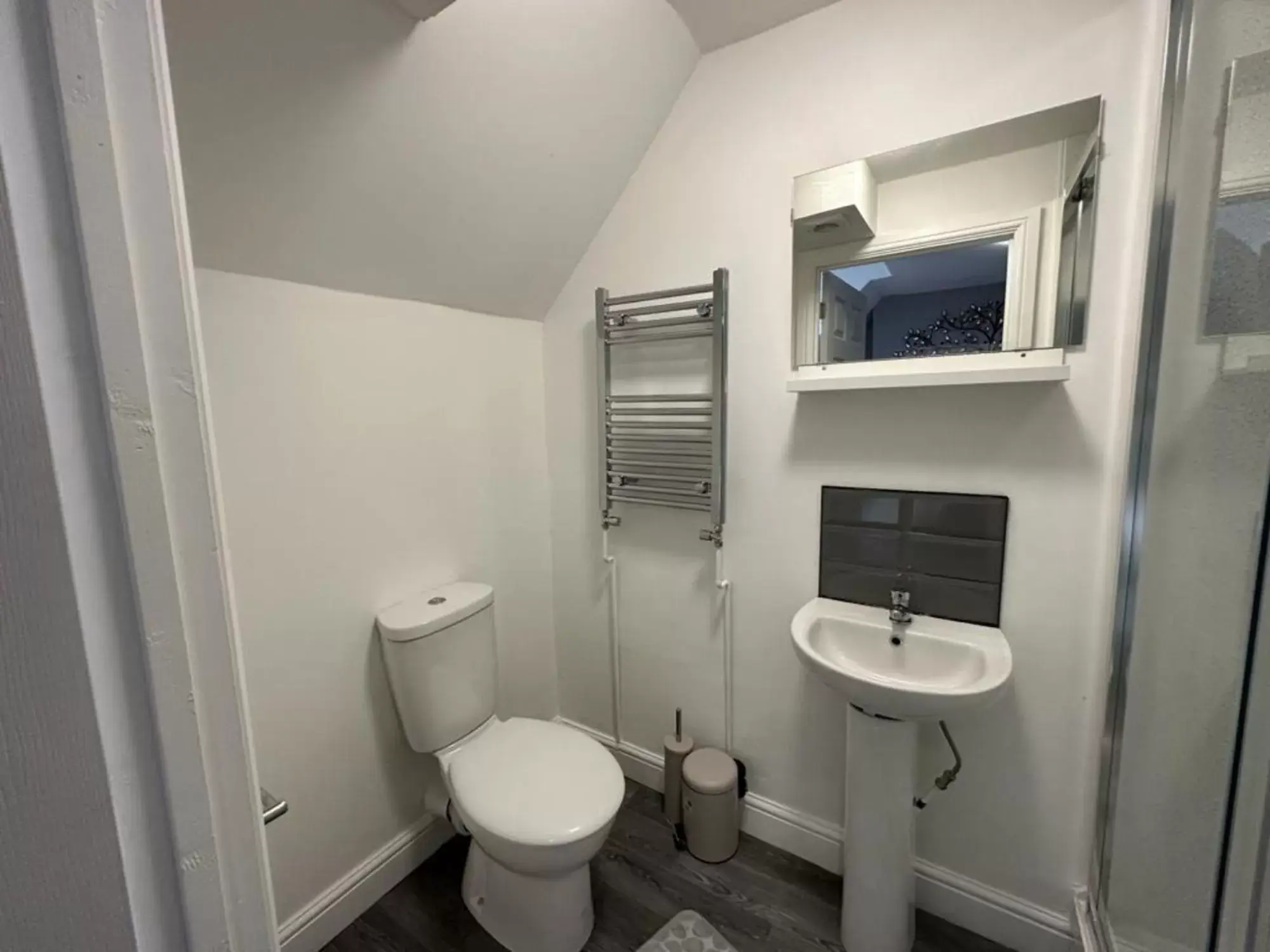 Bathroom in The Fishpond - Premier Nottingham Studios