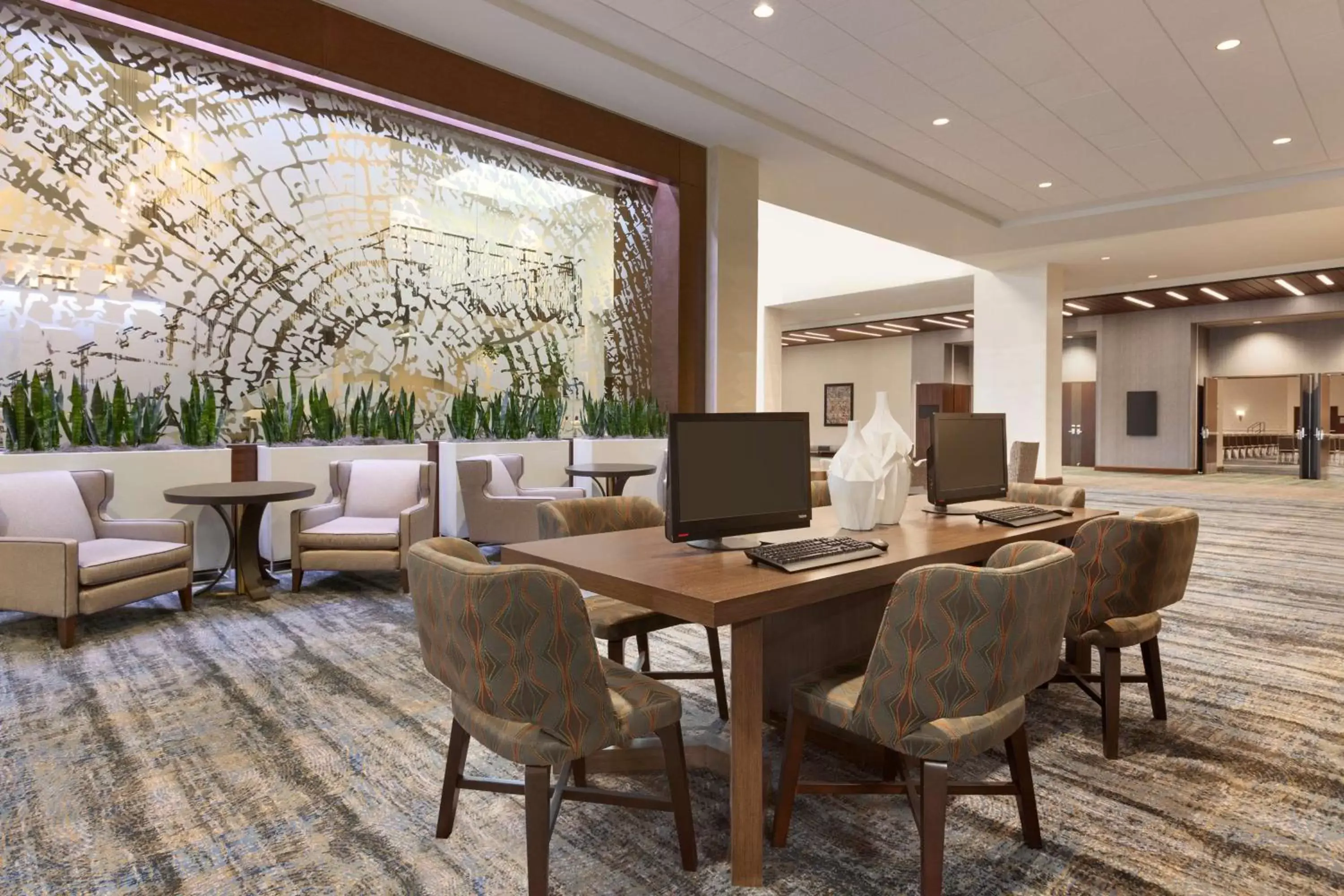 Business facilities in Embassy Suites By Hilton Denton Convention Center
