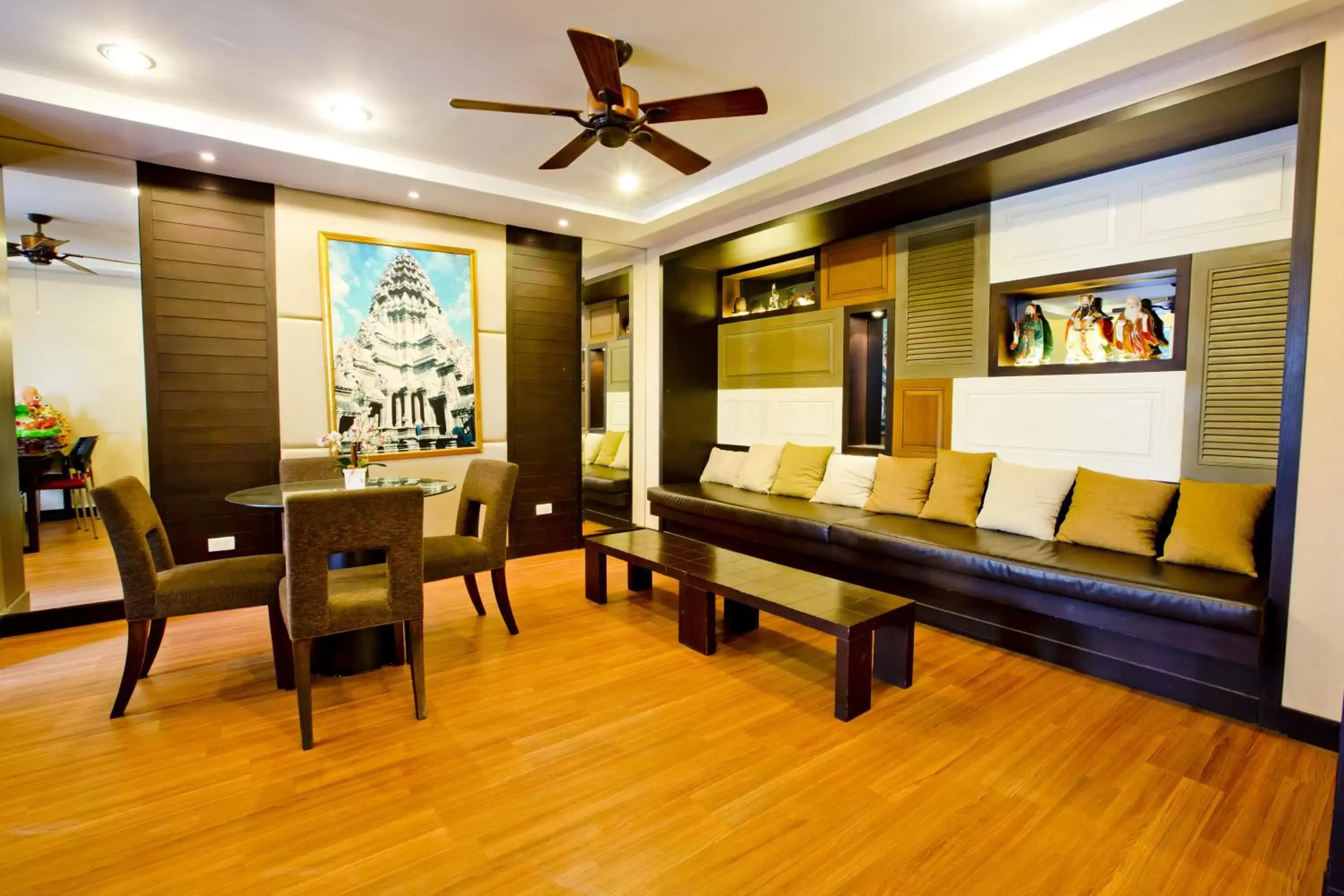Communal lounge/ TV room, Seating Area in Sinsuvarn Airport Suite Hotel SHA Extra Plus Certified B5040