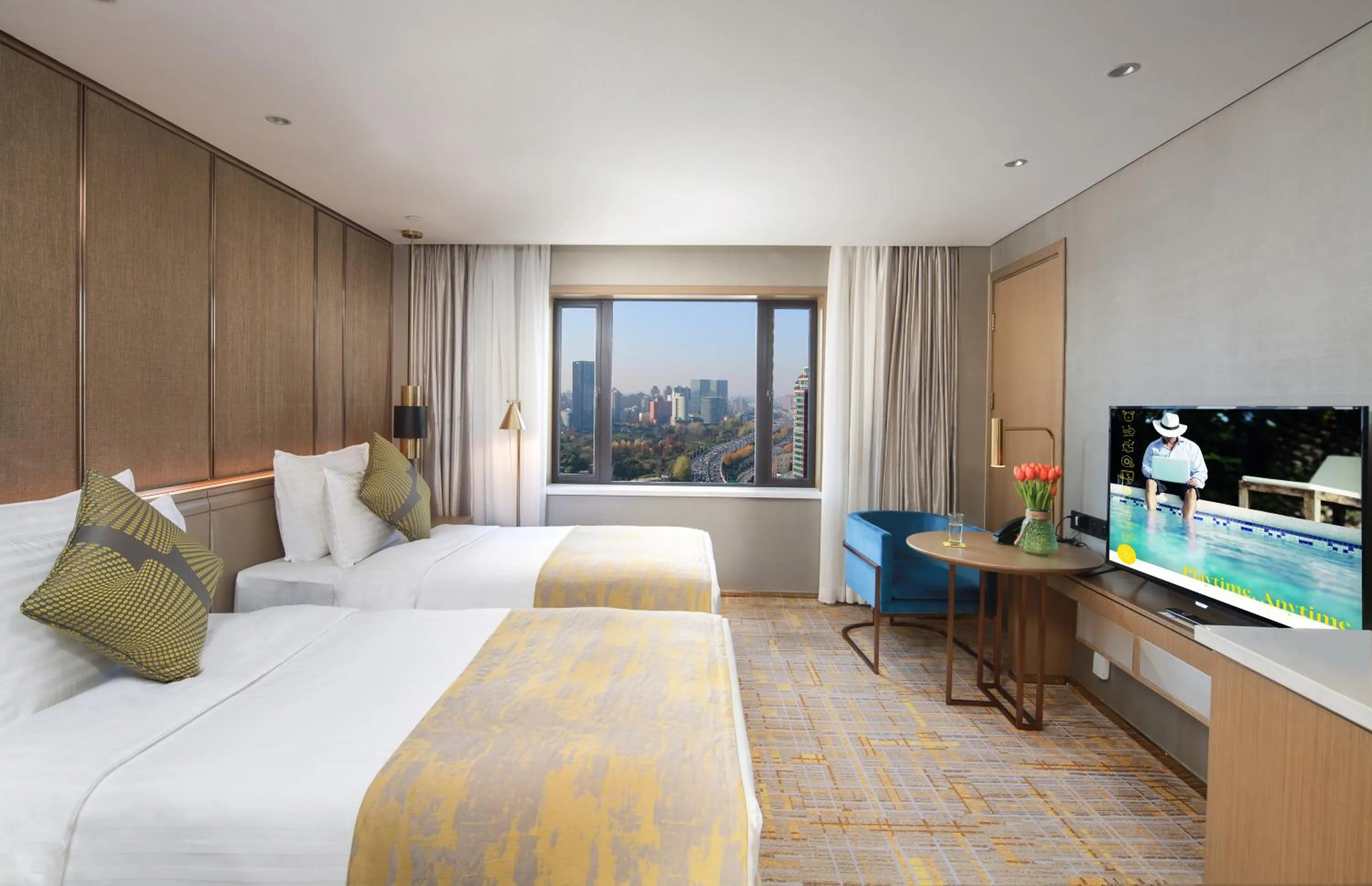 Bed in Golden Tulip Shanghai Hongqiao- A Louvre Hotel