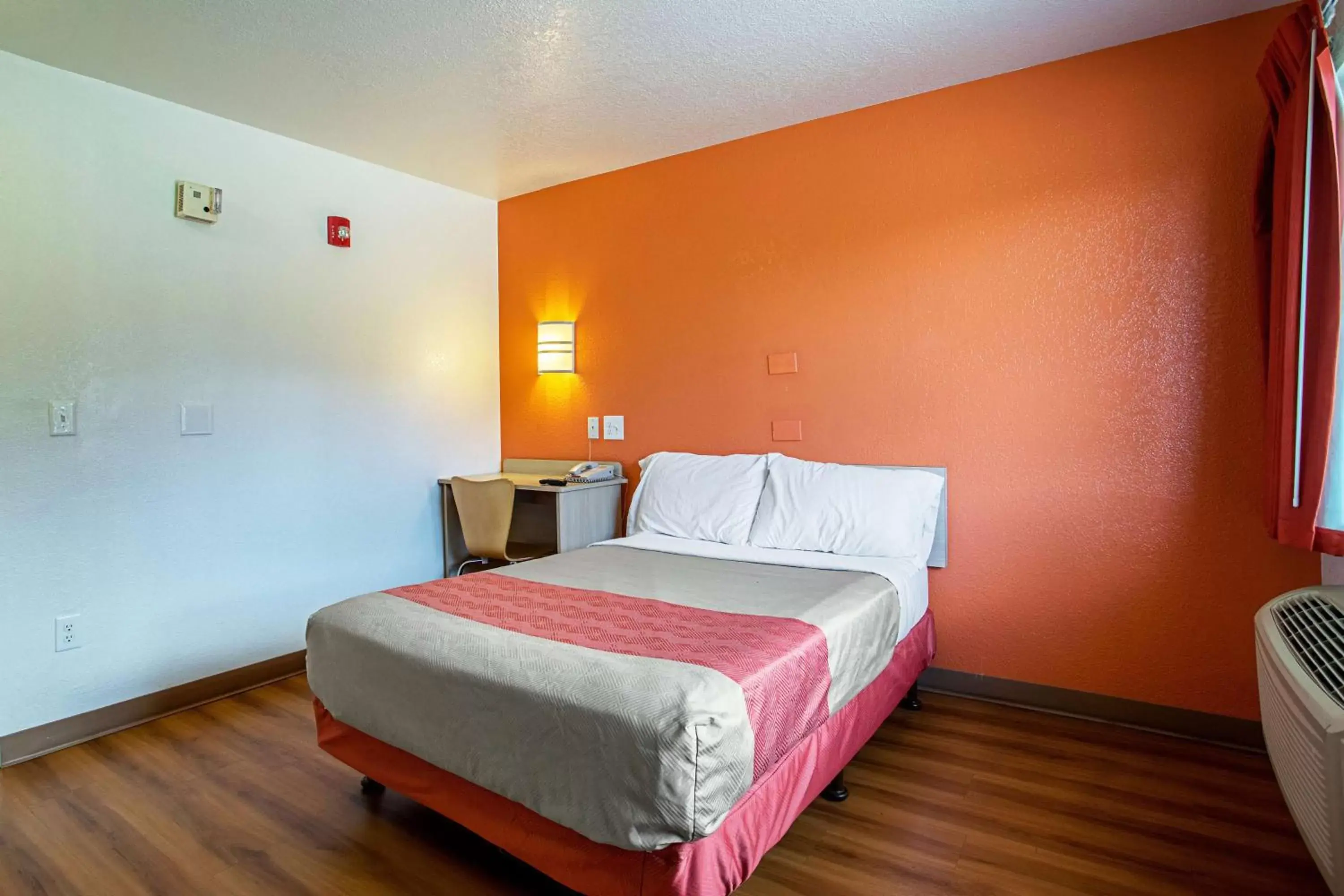 Bedroom, Bed in Motel 6-Prescott, AZ