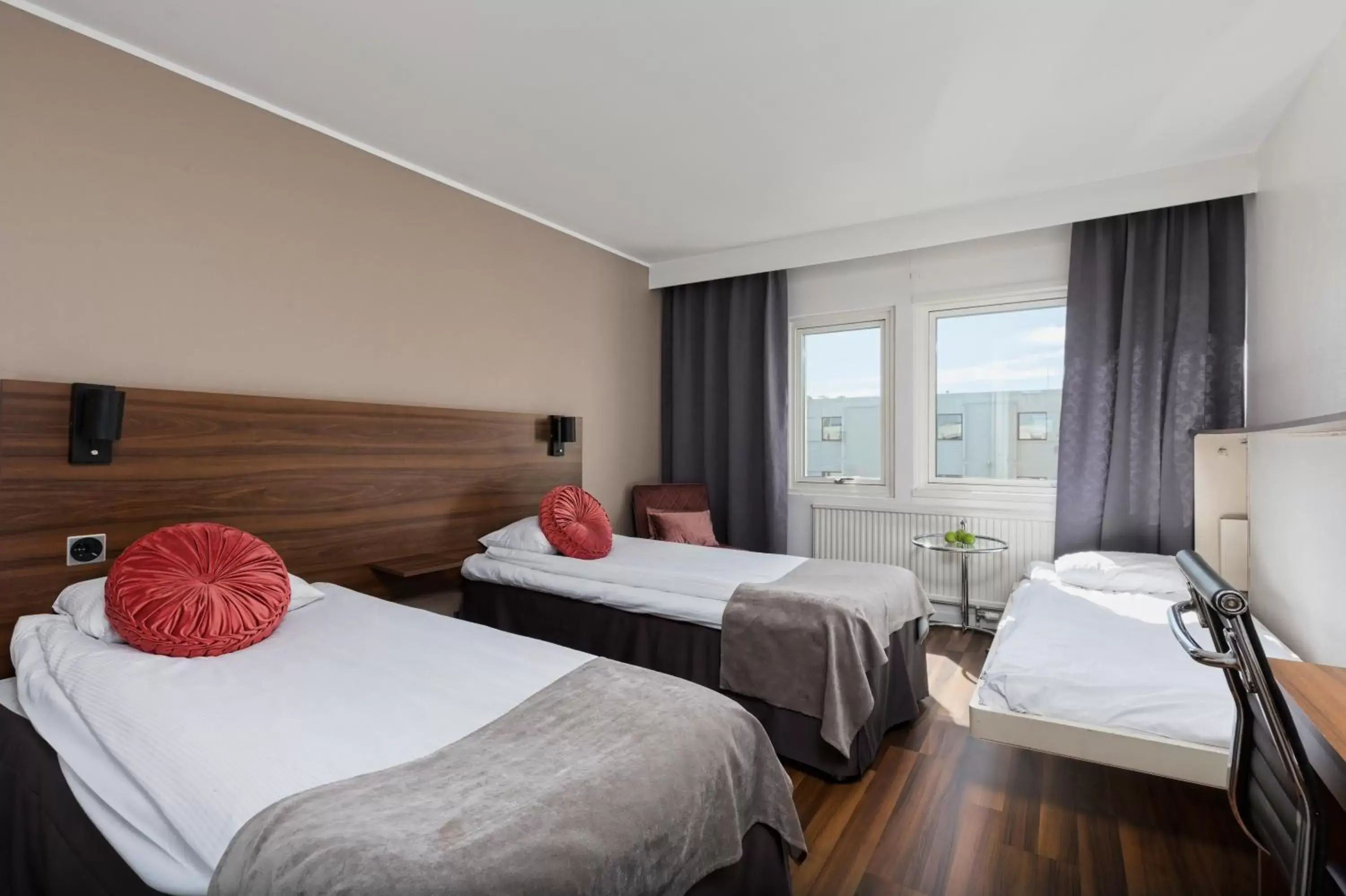 Triple Room with Evening Meal in Apple Hotel & Konferens Göteborg Triple Room with Evening Meal in Apple Hotel & Konferens Göteborg