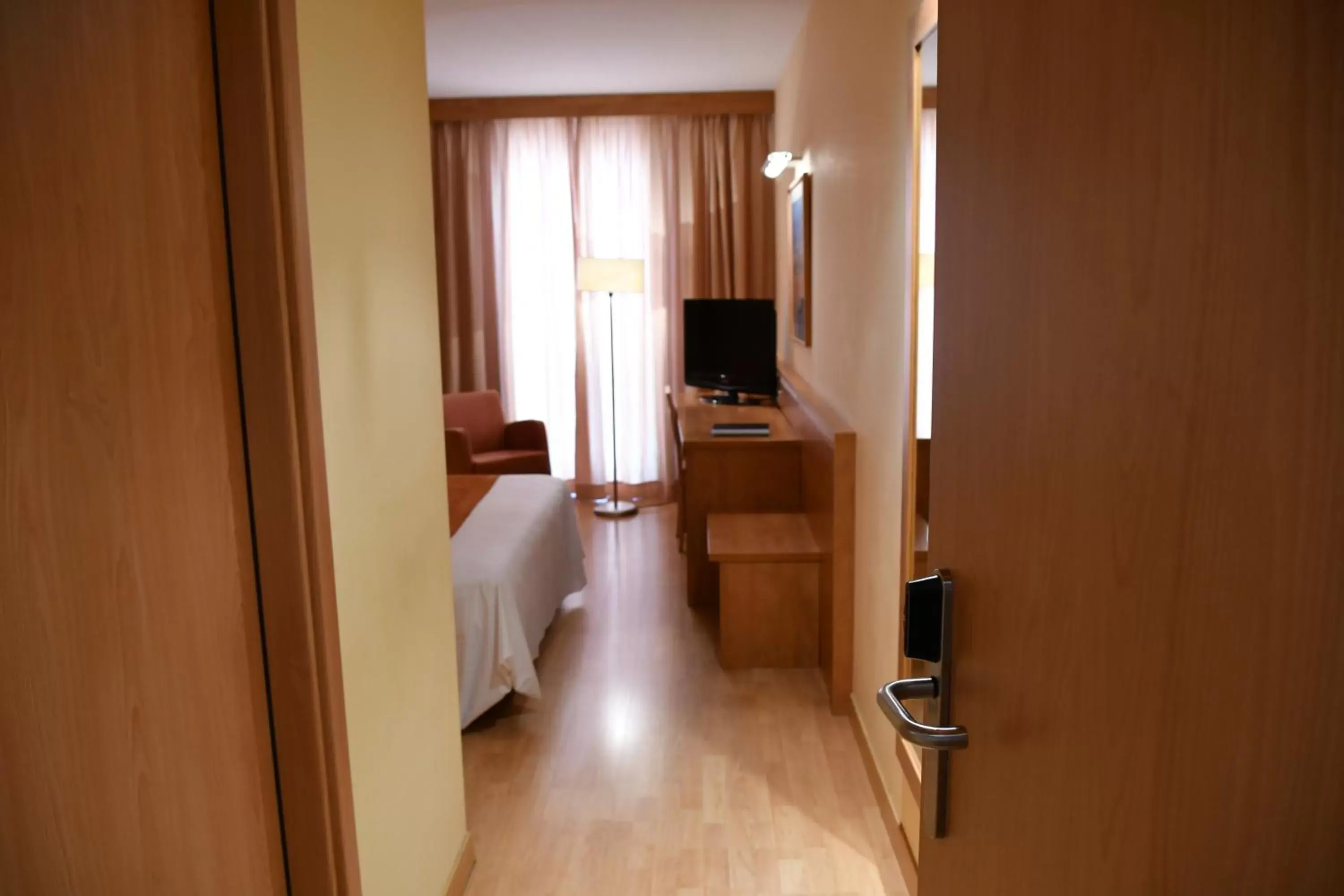 Bed, TV/Entertainment Center in Hotel Class Valls