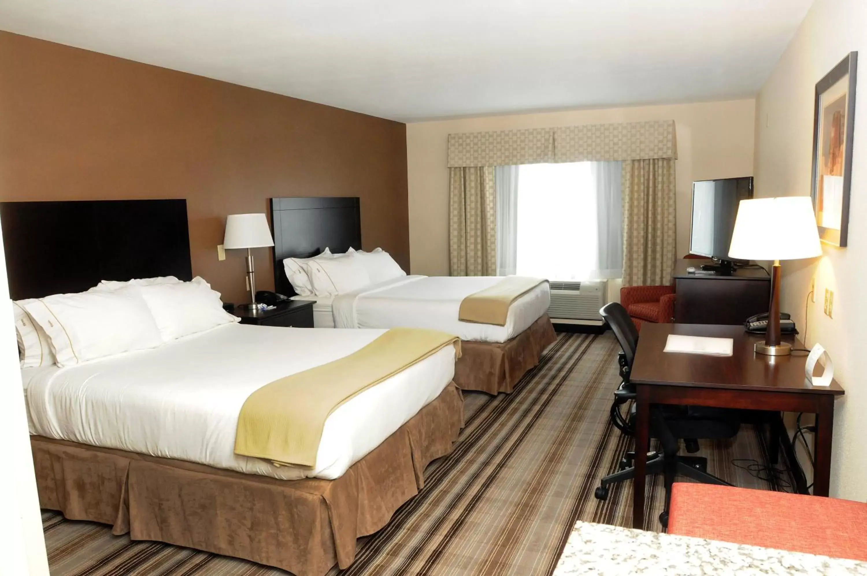 Photo of the whole room in Holiday Inn Express & Suites Cambridge, an IHG Hotel