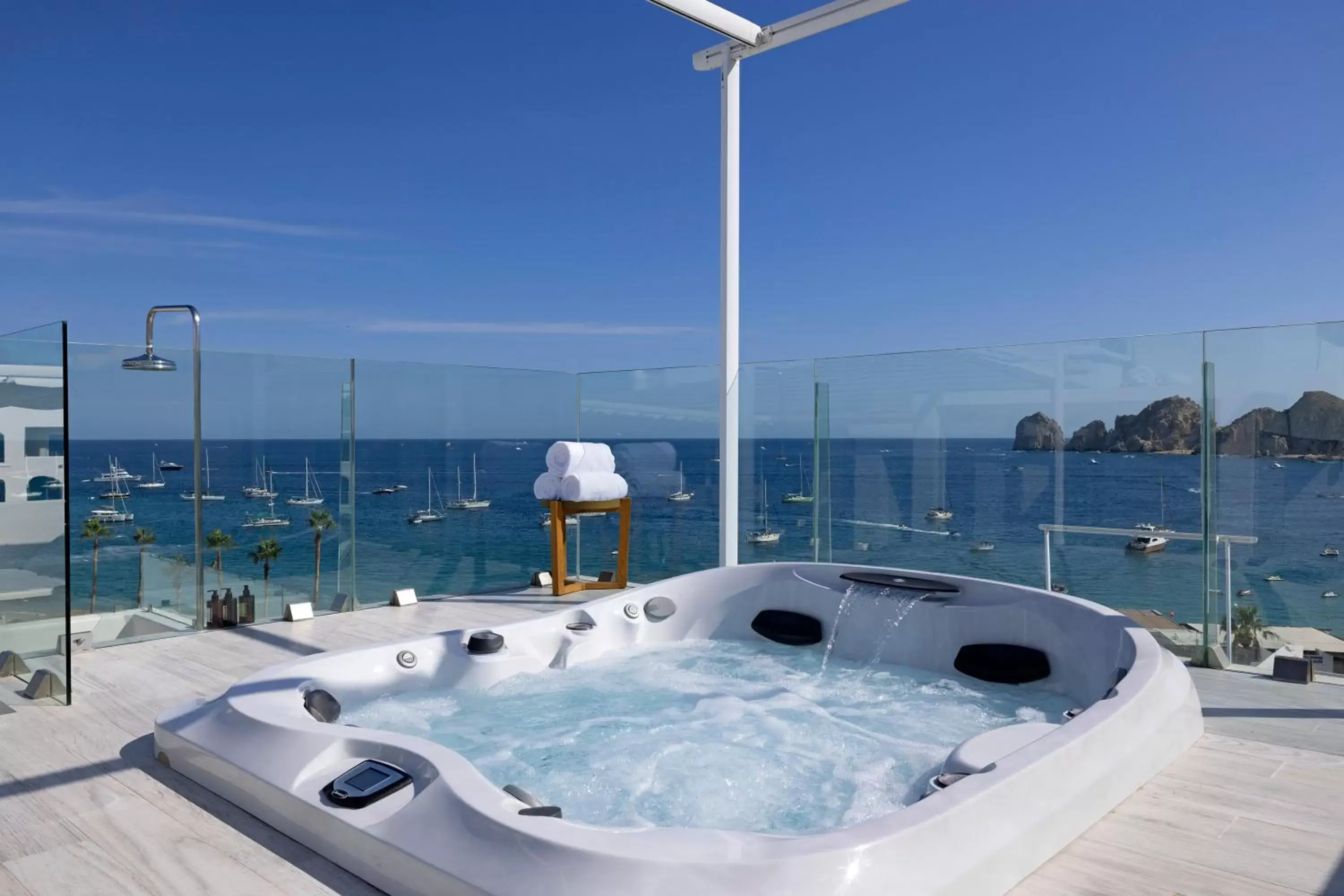 Hot Tub, Bathroom in ME Cabo