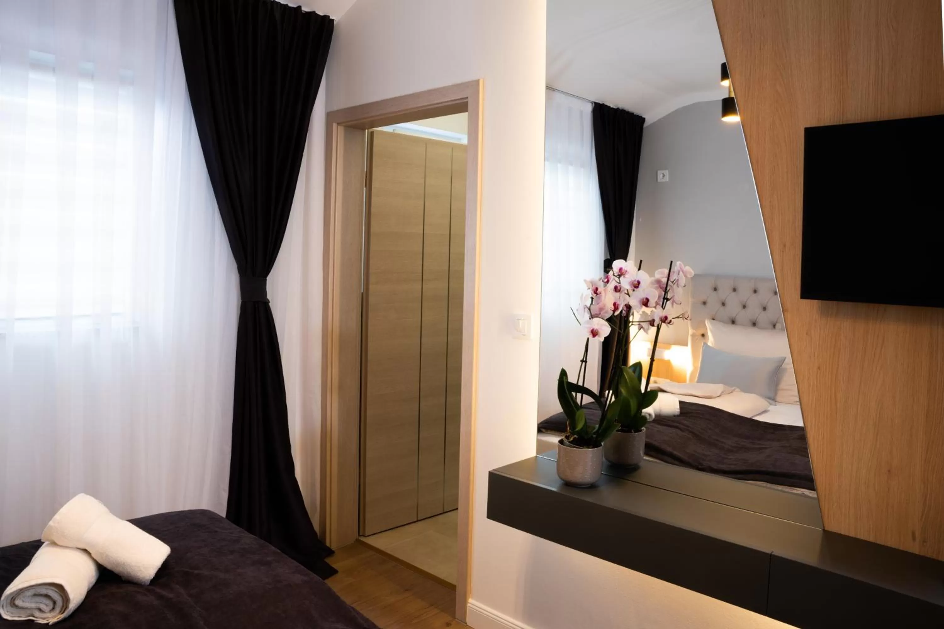 TV/Entertainment Center in Grand Hotel