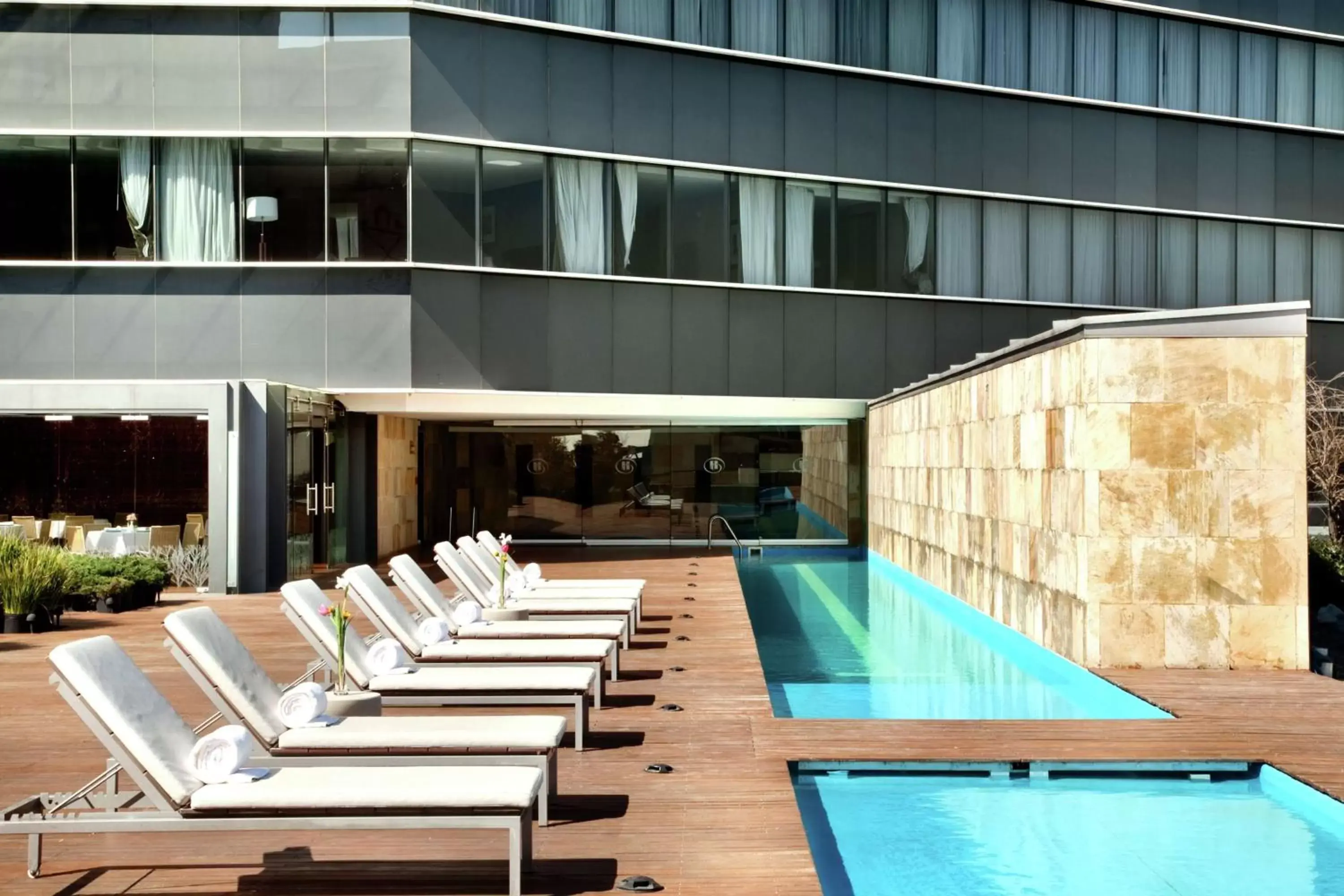 Property building, Swimming Pool in Hilton Mexico City Reforma