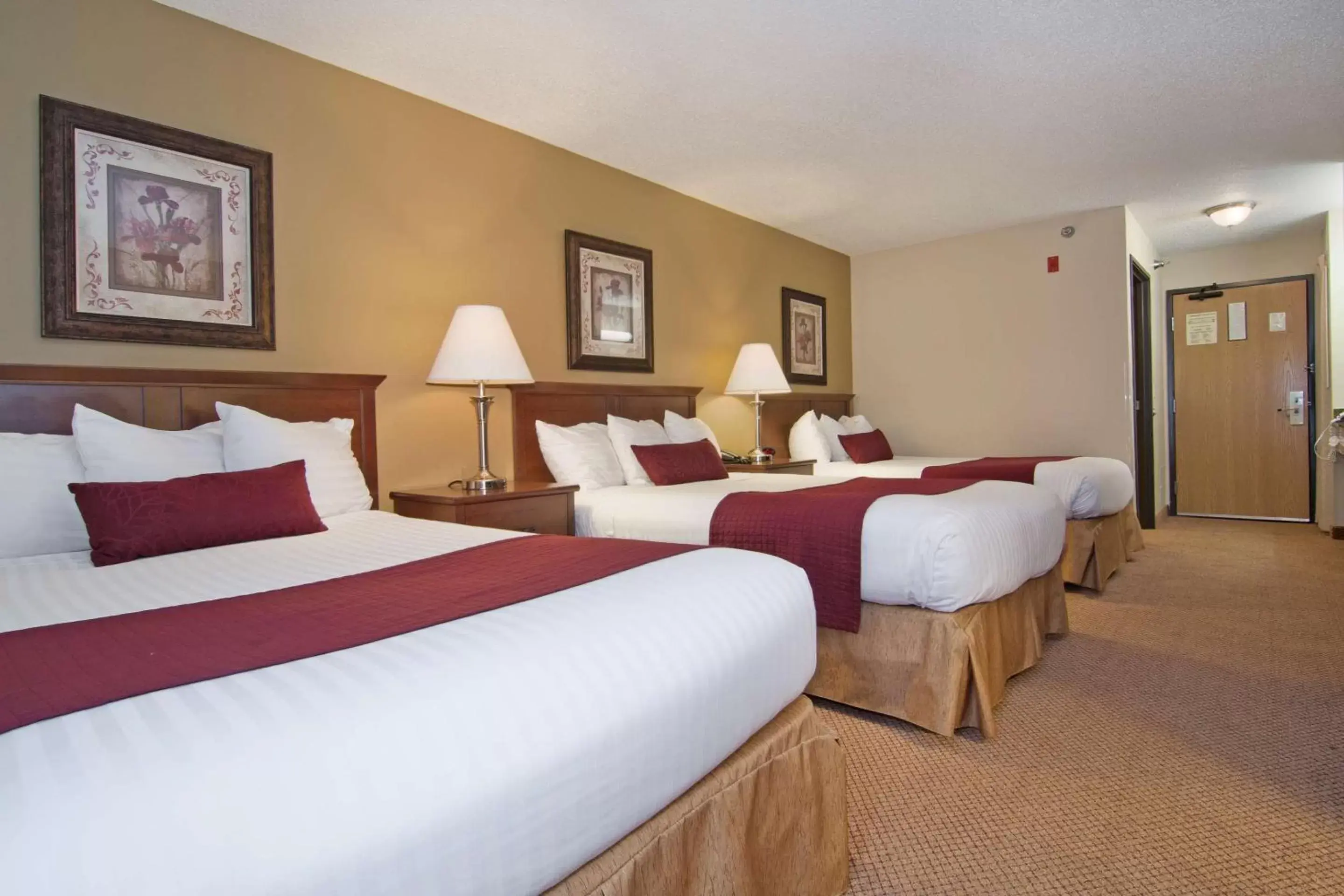 Bed in Best Western Plus Albert Lea I-90/I-35 Hotel