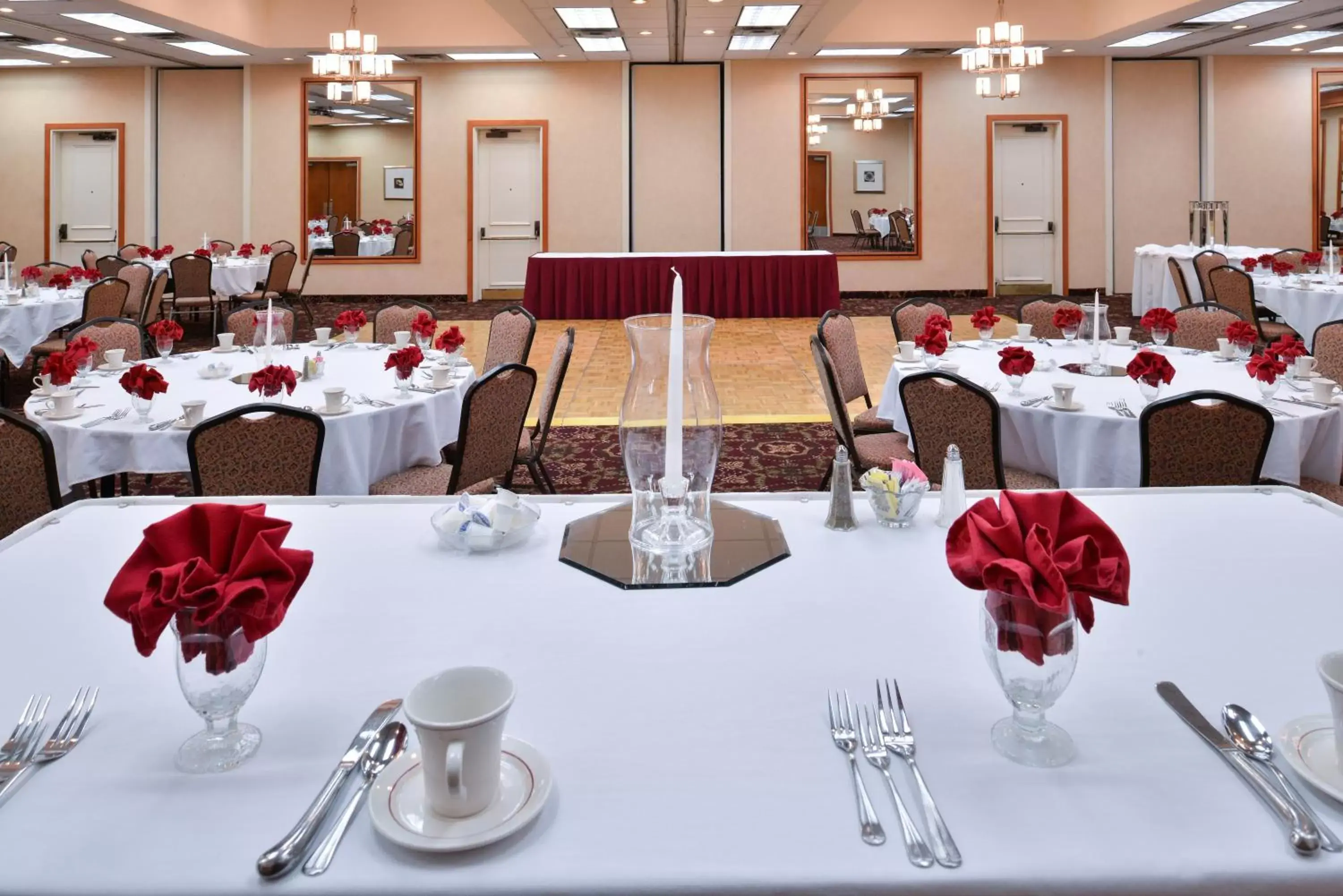 Banquet/Function facilities, Restaurant/Places to Eat in Holiday Inn Martinsburg, an IHG Hotel