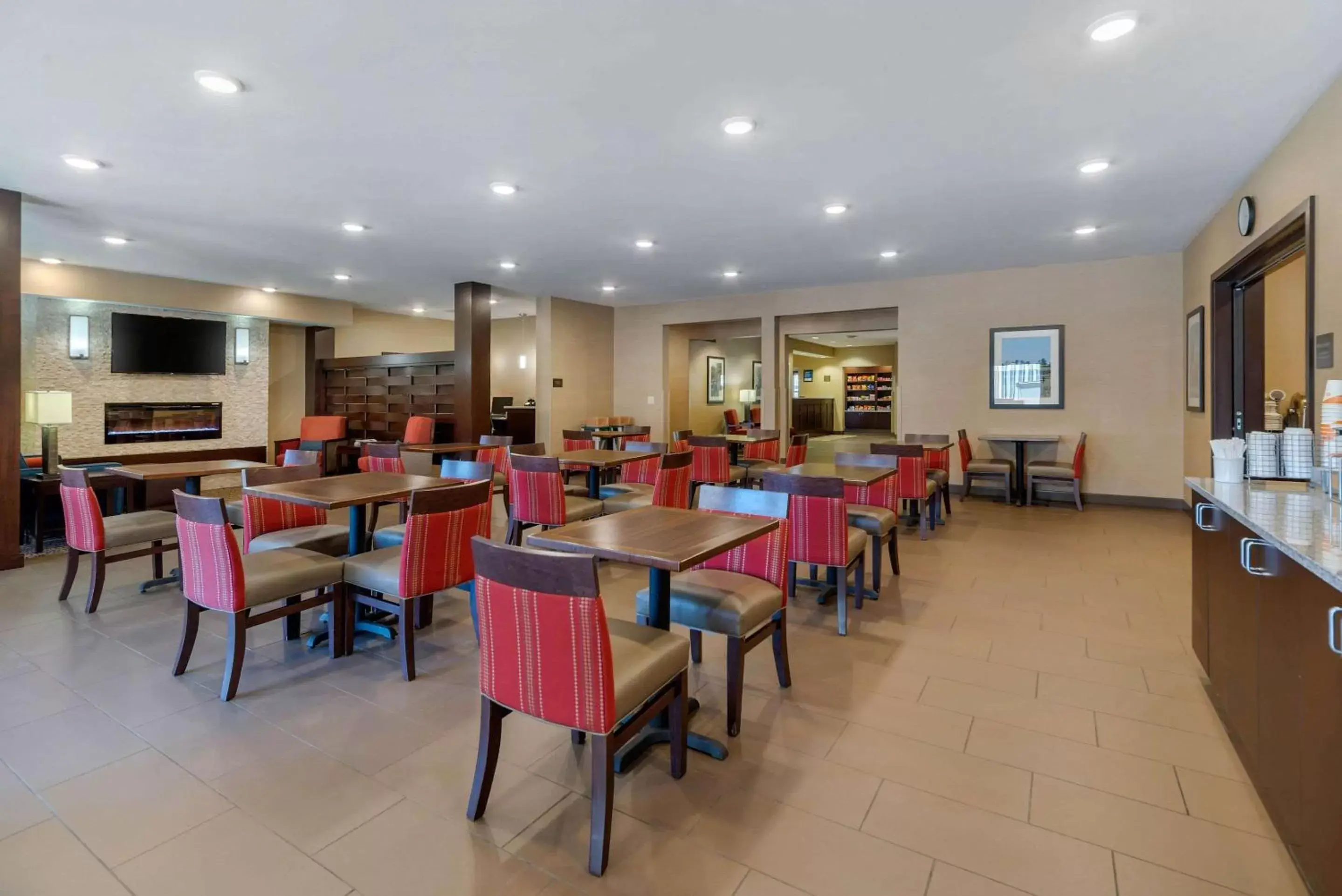 Restaurant/Places to Eat in Comfort Inn & Suites Northern Kentucky