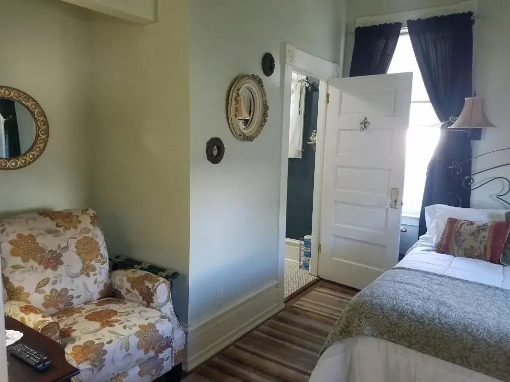 Bedroom, Bed in Abbey House Inn Bedroom, Bed in Abbey House Inn