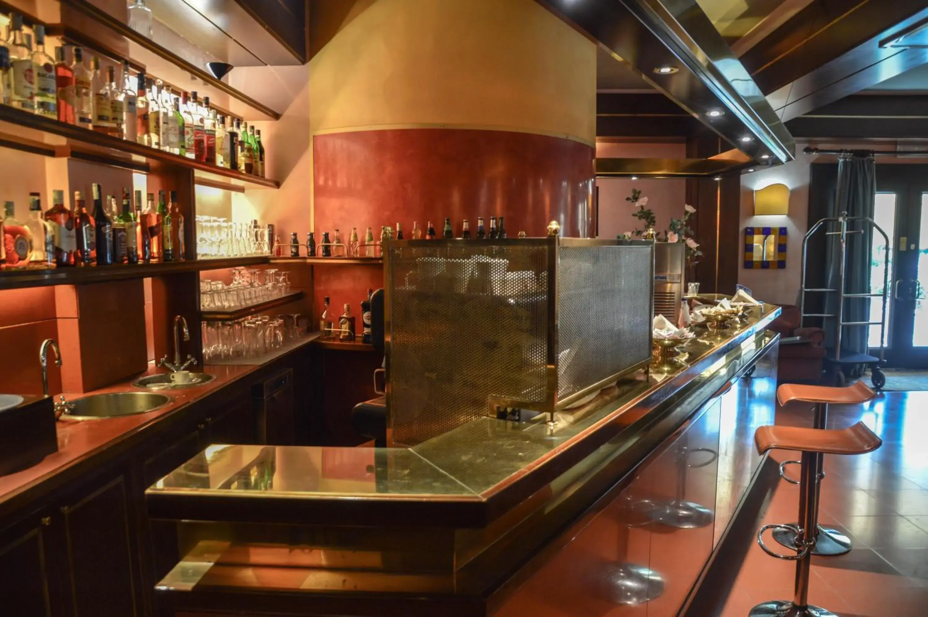 Lounge or bar, Kitchen/Kitchenette in Hotel Le Boulevard