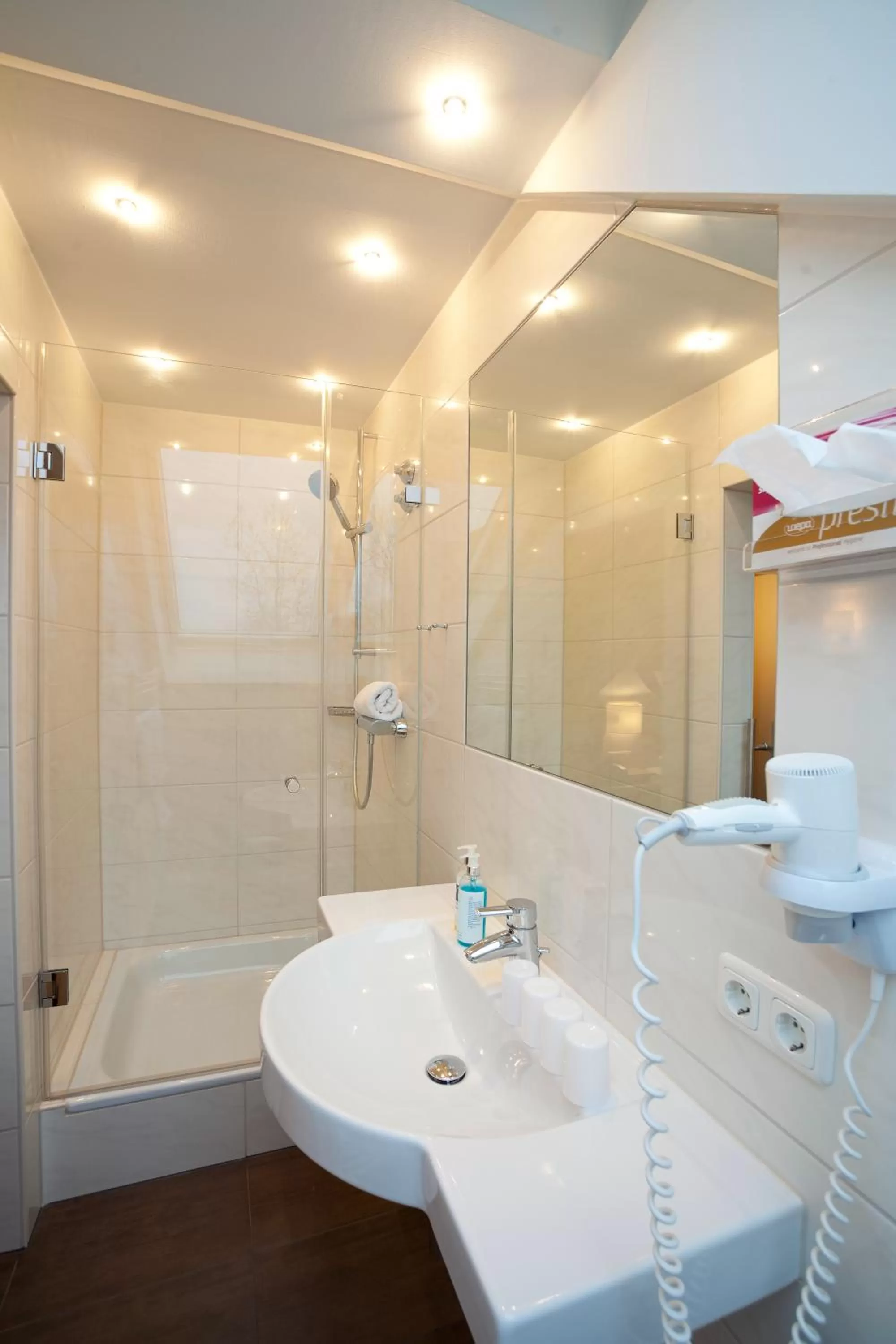 Bathroom in Landhotel Restaurant Huberhof Allershausen