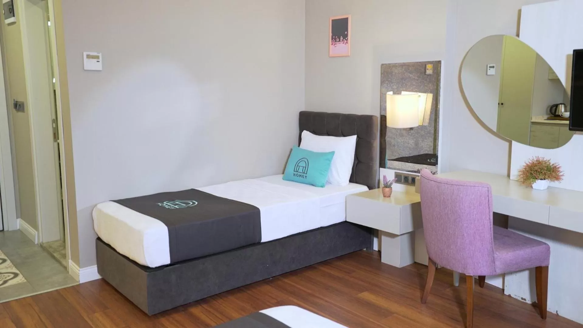 Bed in Homey AirPort Hotel