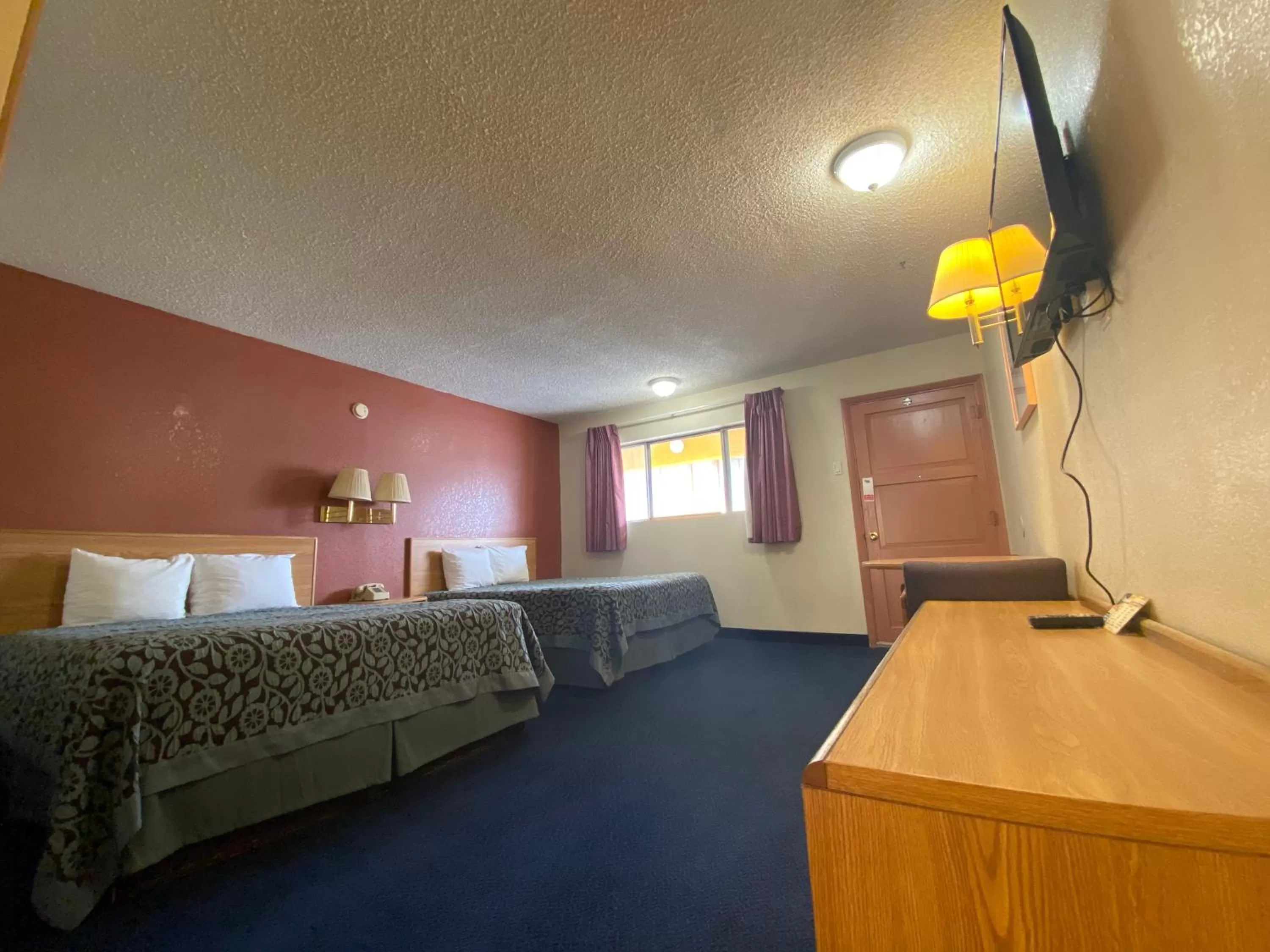 Bed in Budget Inn Las Vegas New Mexico