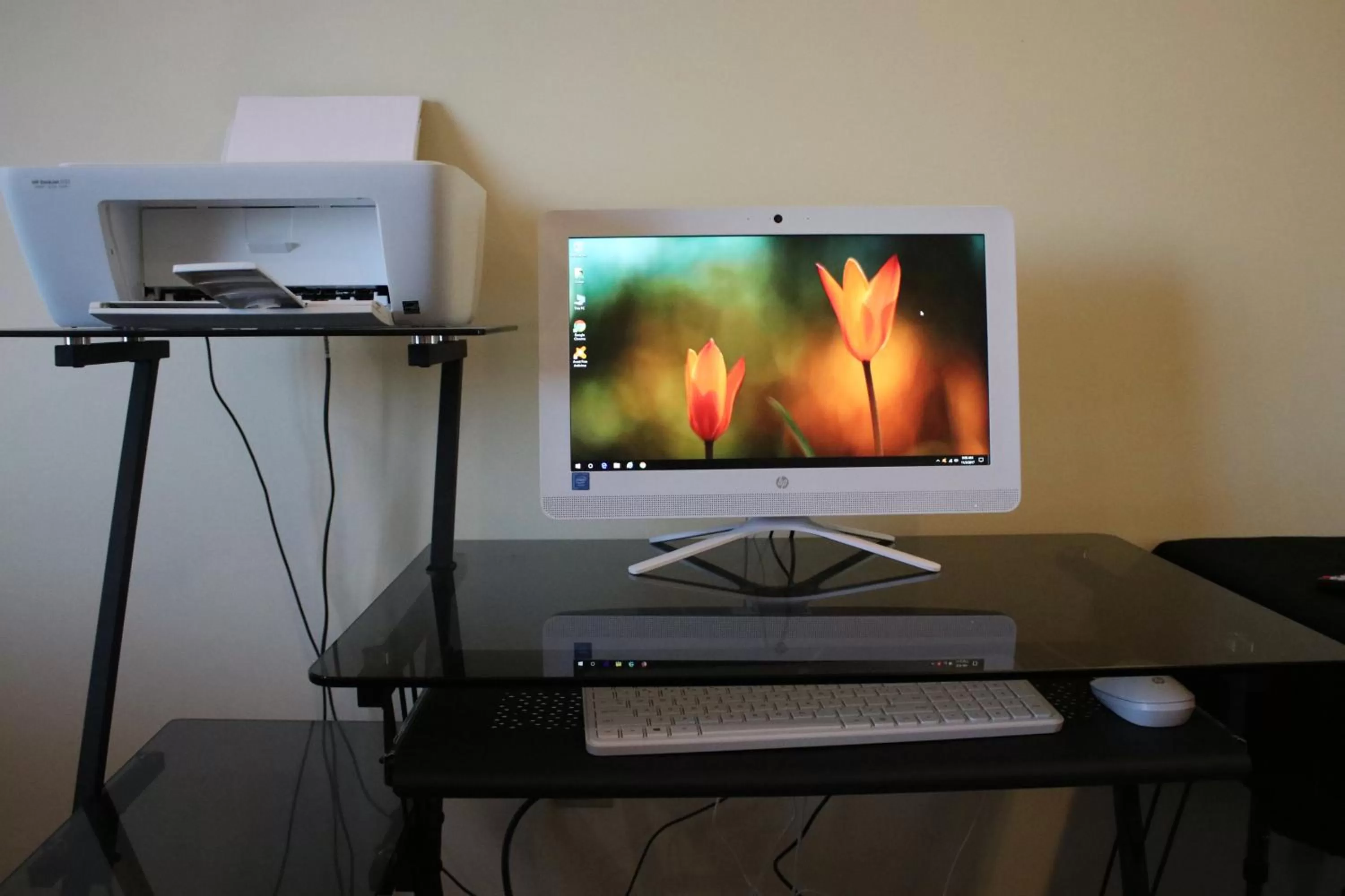 Communal lounge/ TV room in The Edgewood Hotel and Suites