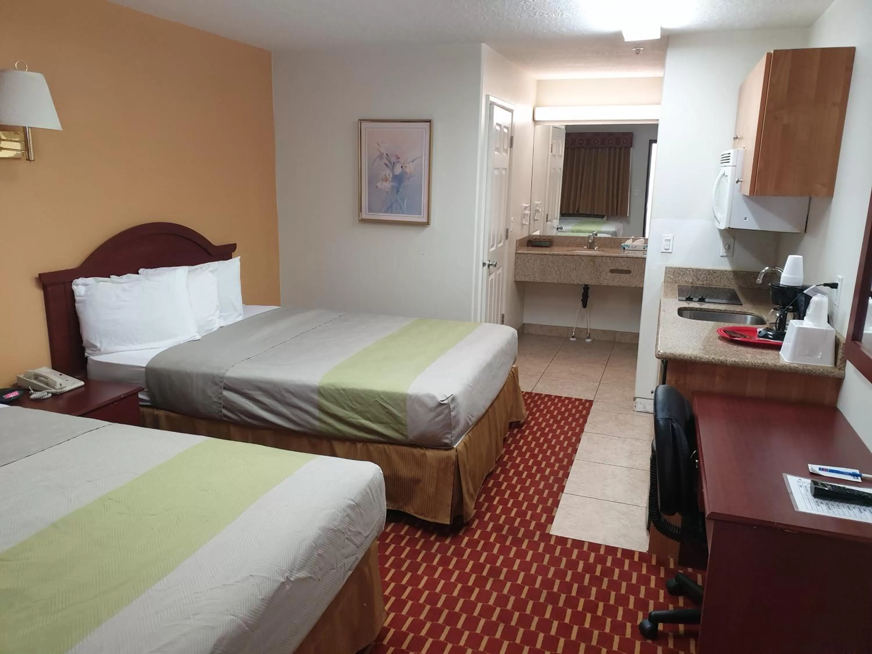 Bed in Split Mountain Motel